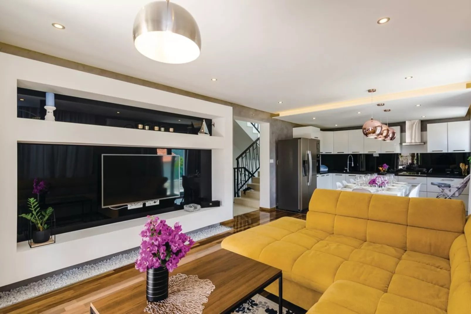 HOLIDAY HOUSE STONE BLISS