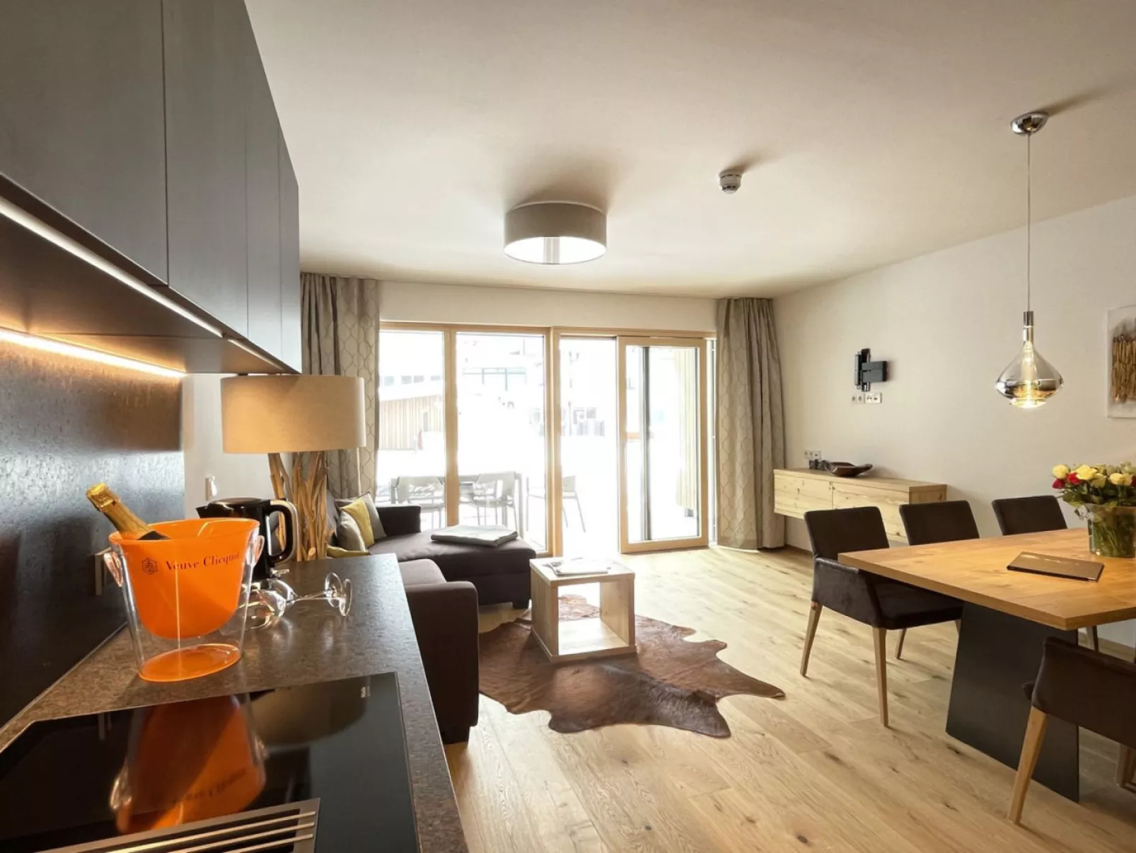 3_SPA - Poolside Superior 726