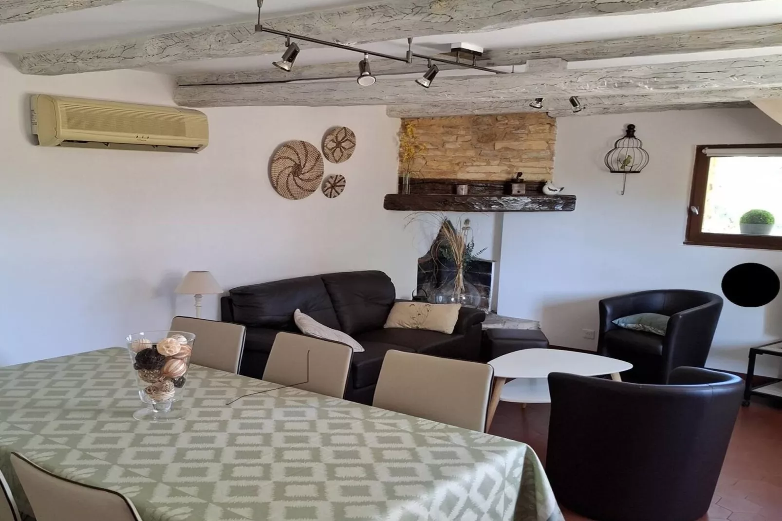 Jolie maison le Catalo - Dining room