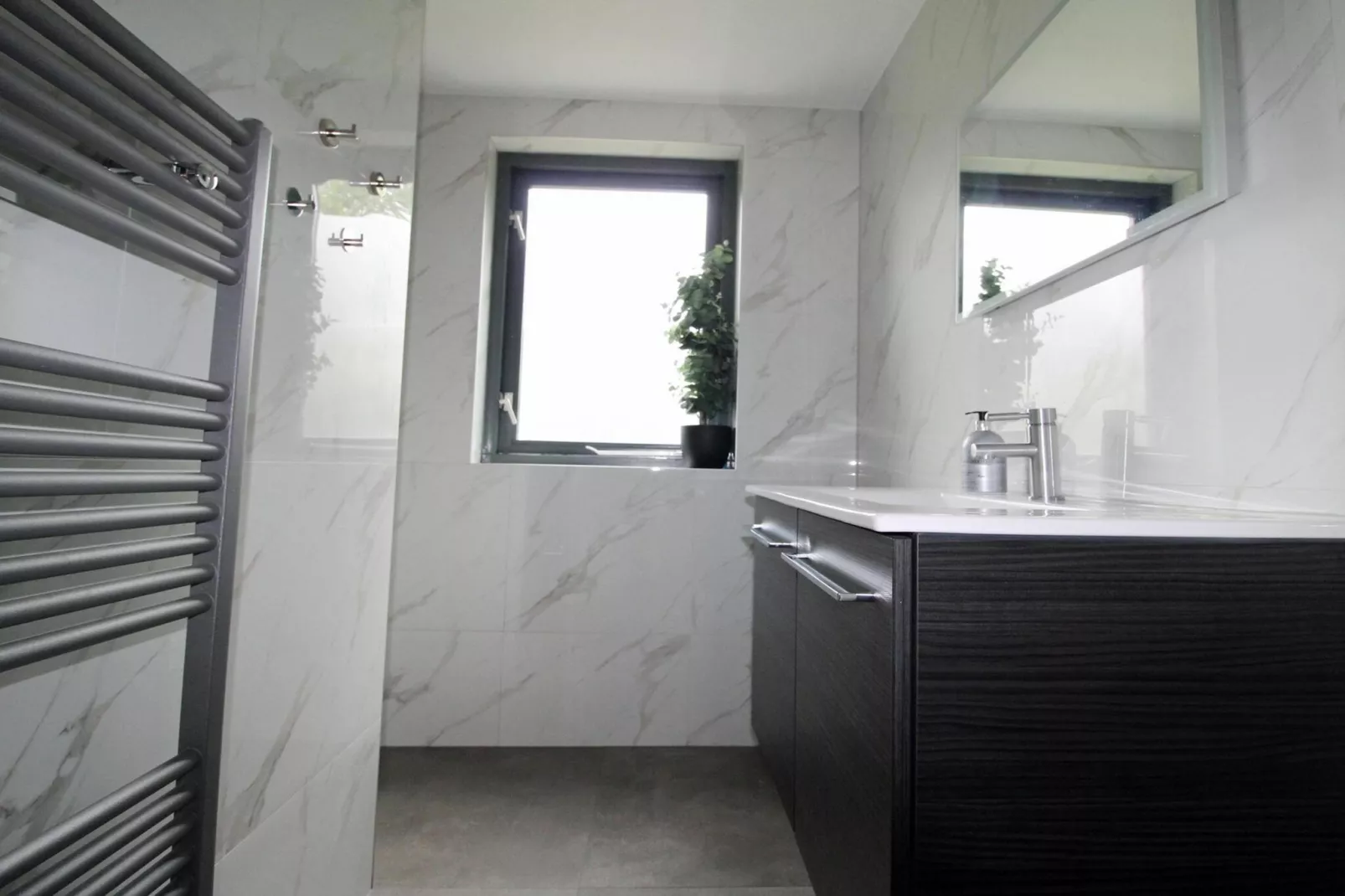 6 - Persons Bungalow La Moufflon - Badezimmer