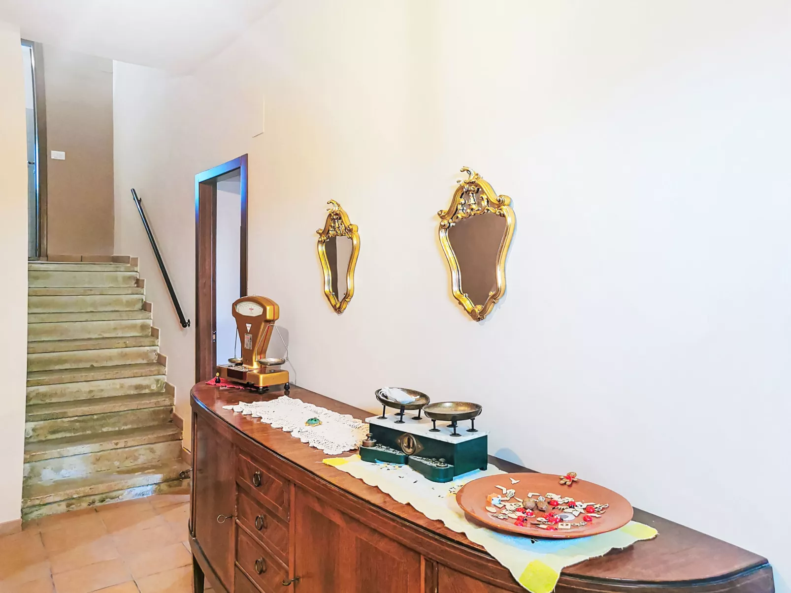 Velia's House - Drinnen