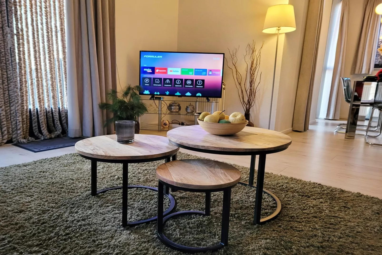 6 - Person Forest Pet & Family Bungalow - Wohnzimmer