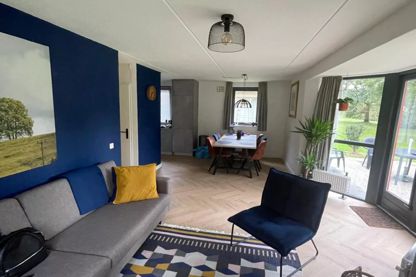 6 - Persons Lakeside Bungalow (copy) - Living room