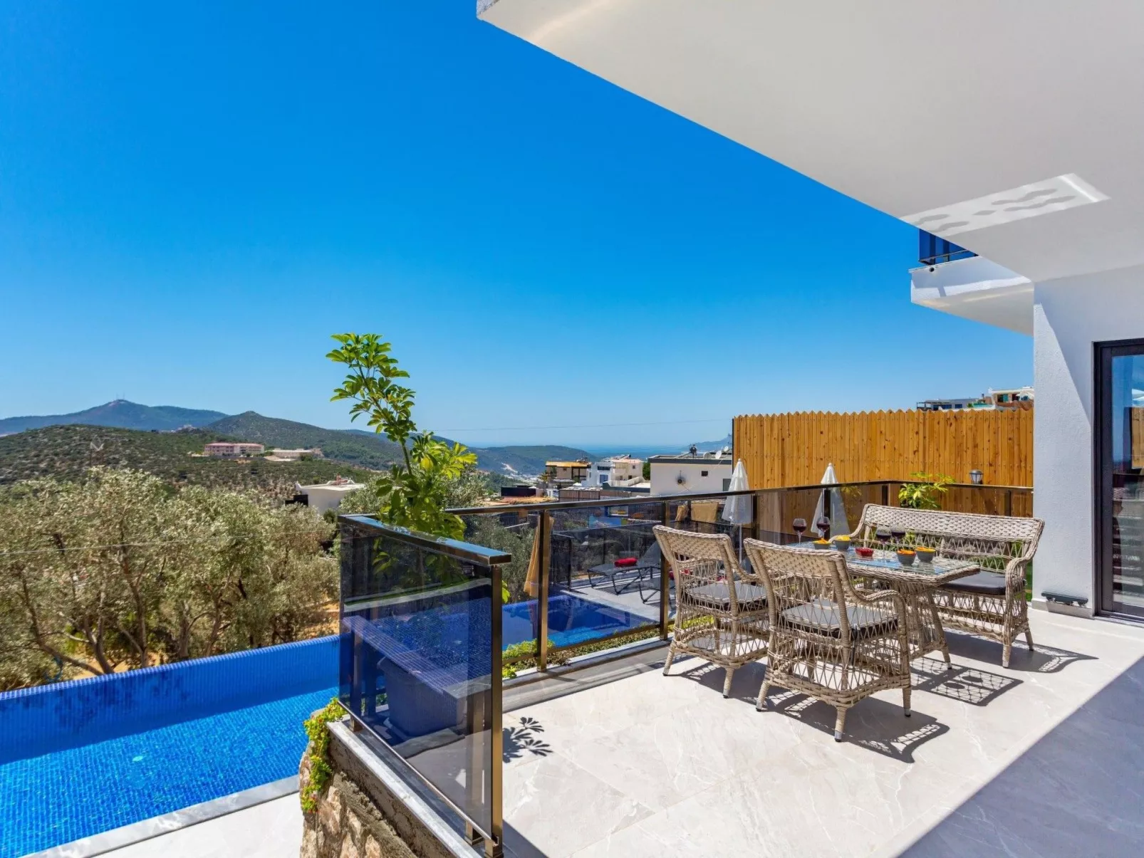 Villa Bajon mit Infinitypool und Meerblick - Dehors