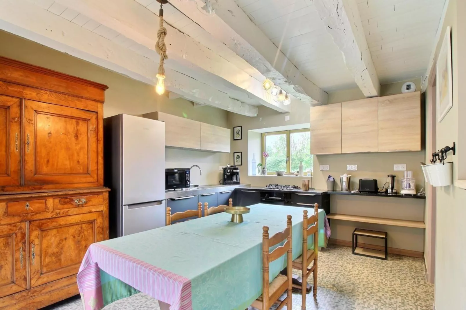 Joli Gite de vacances à Neulliac - Salle à manger