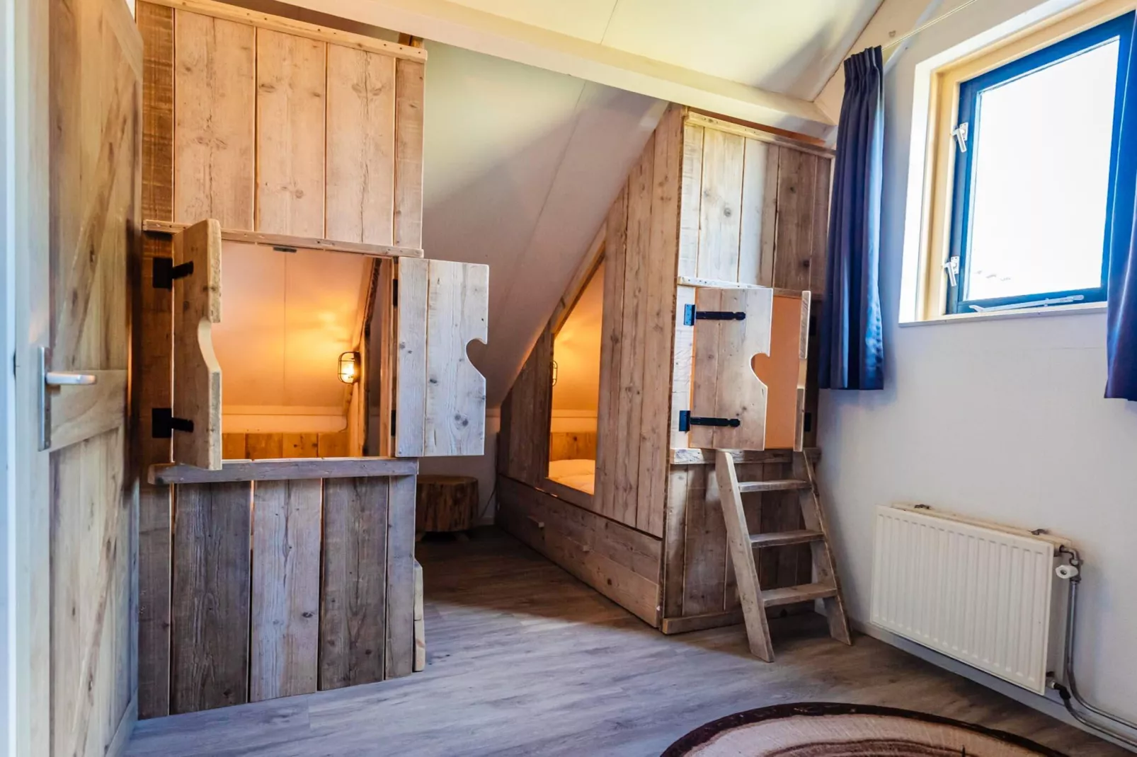 6 - Persons Lakeside Child-friendly Bungalow - Flur