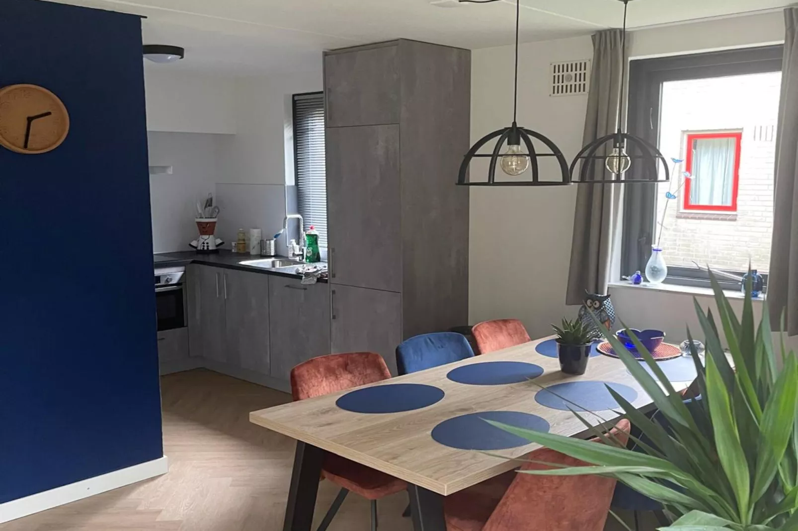 6 - Persons Lakeside Bungalow (copy) - Dining room