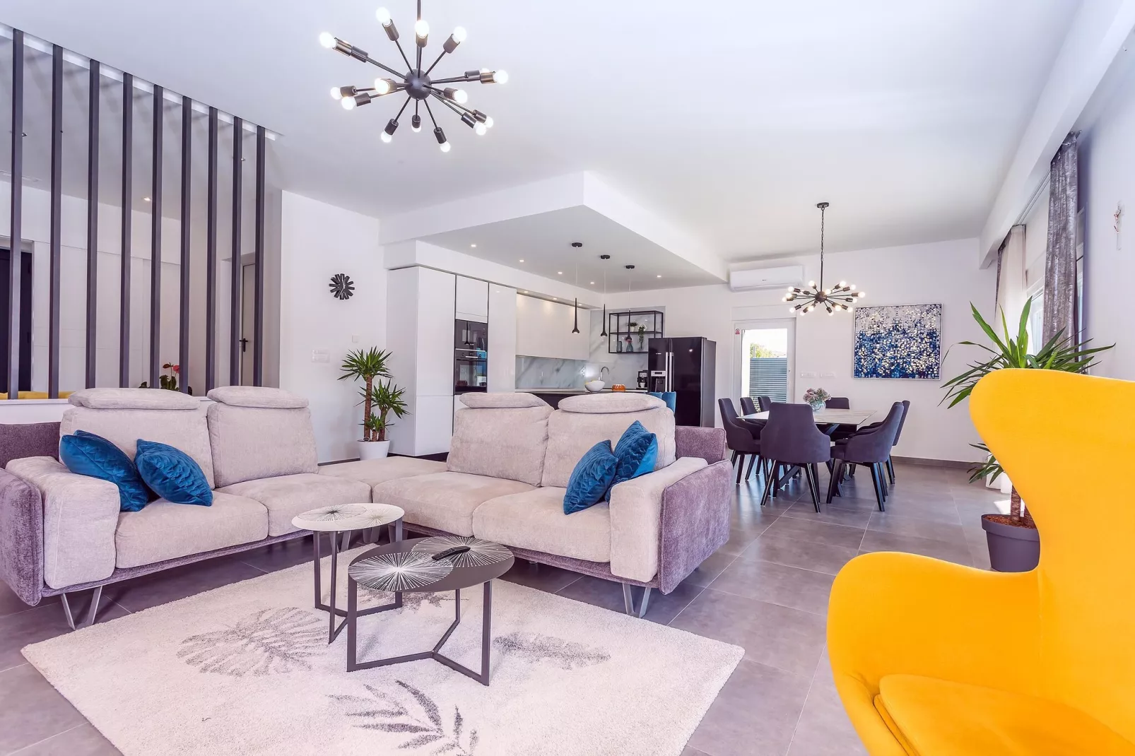 VILLA CASA MIA LUXURY RETREAT WITH SWIMMING POOL - Wohnzimmer