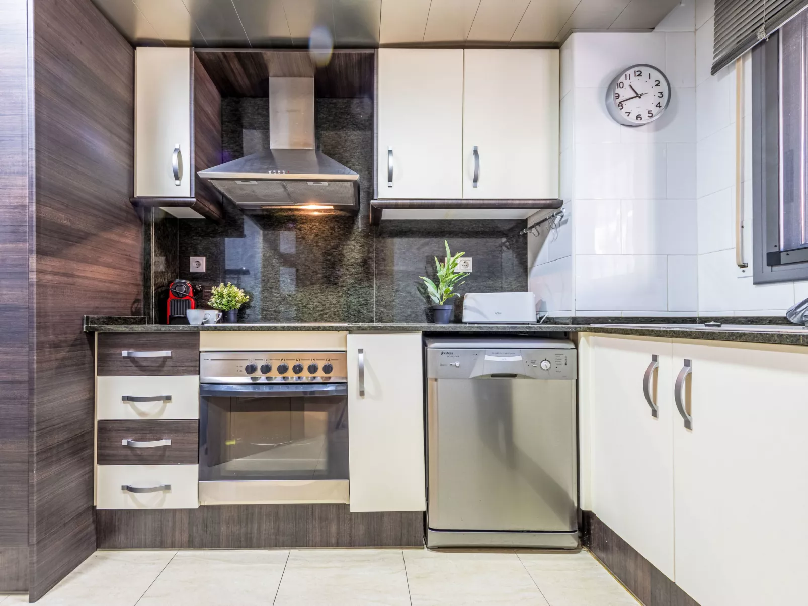 Vila del Far - Inside