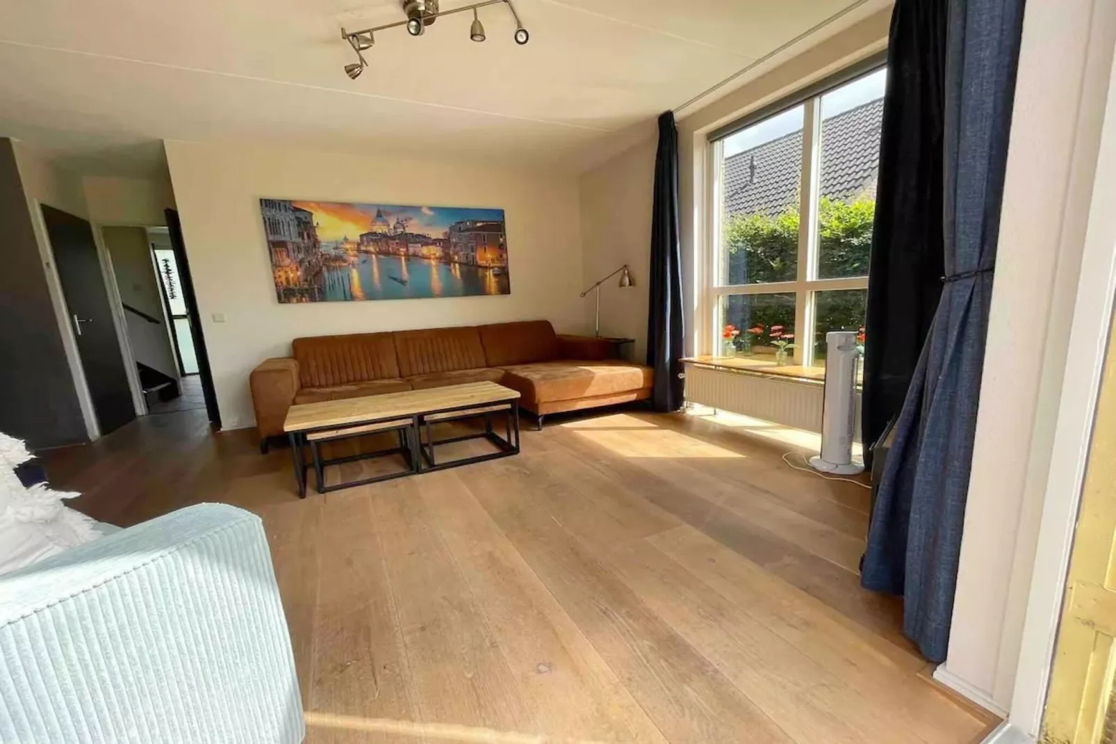 6 - Person Forest Pet & Family Bungalow - Wohnzimmer