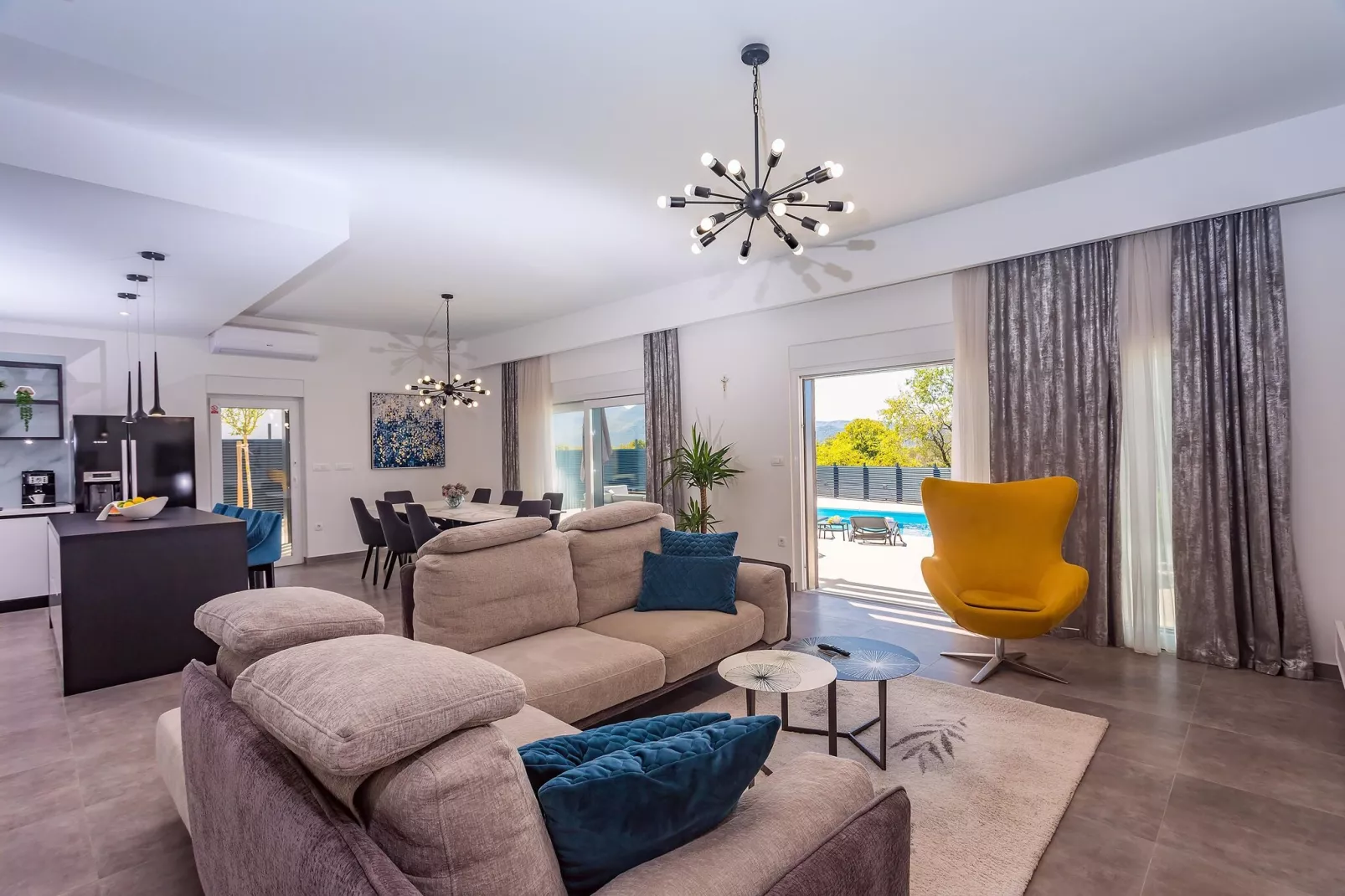 VILLA CASA MIA LUXURY RETREAT WITH SWIMMING POOL - Wohnzimmer