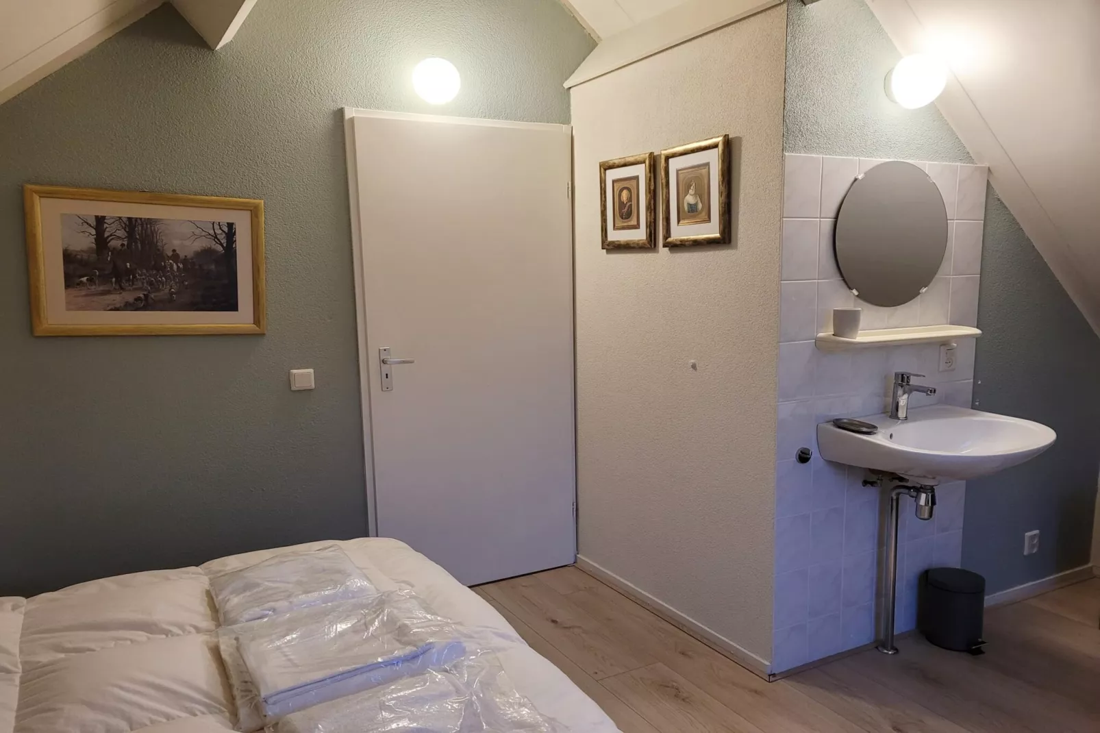 6 - Person Forest Pet & Family Bungalow - Schlafzimmer