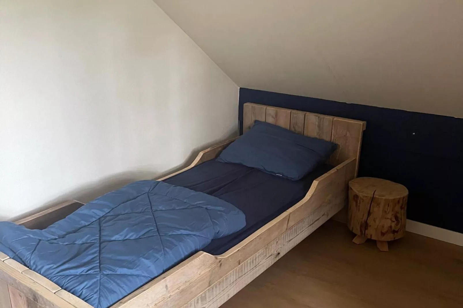 6 - Persons Lakeside Bungalow (copy) - Bedroom