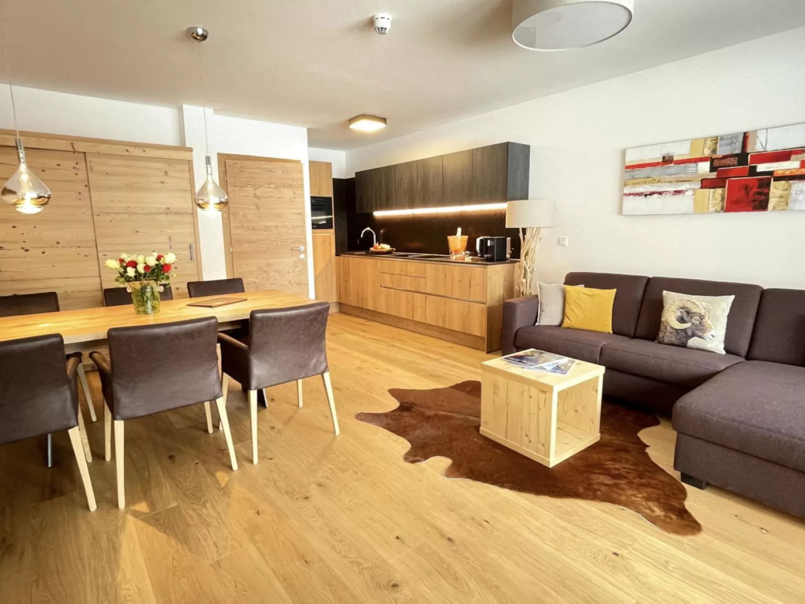 3_SPA - Poolside Superior 726 - Inside