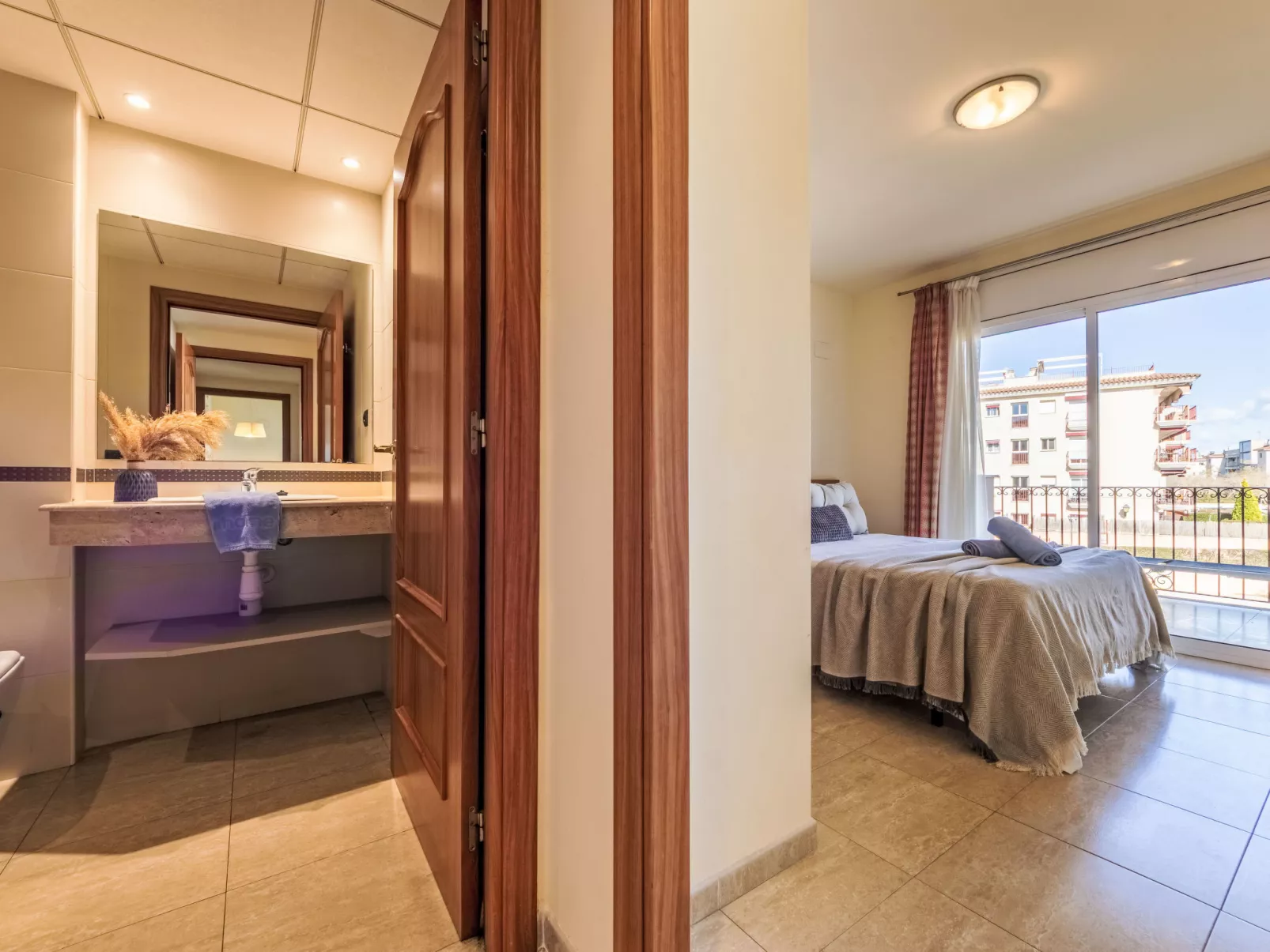 Golden Beach - Inside