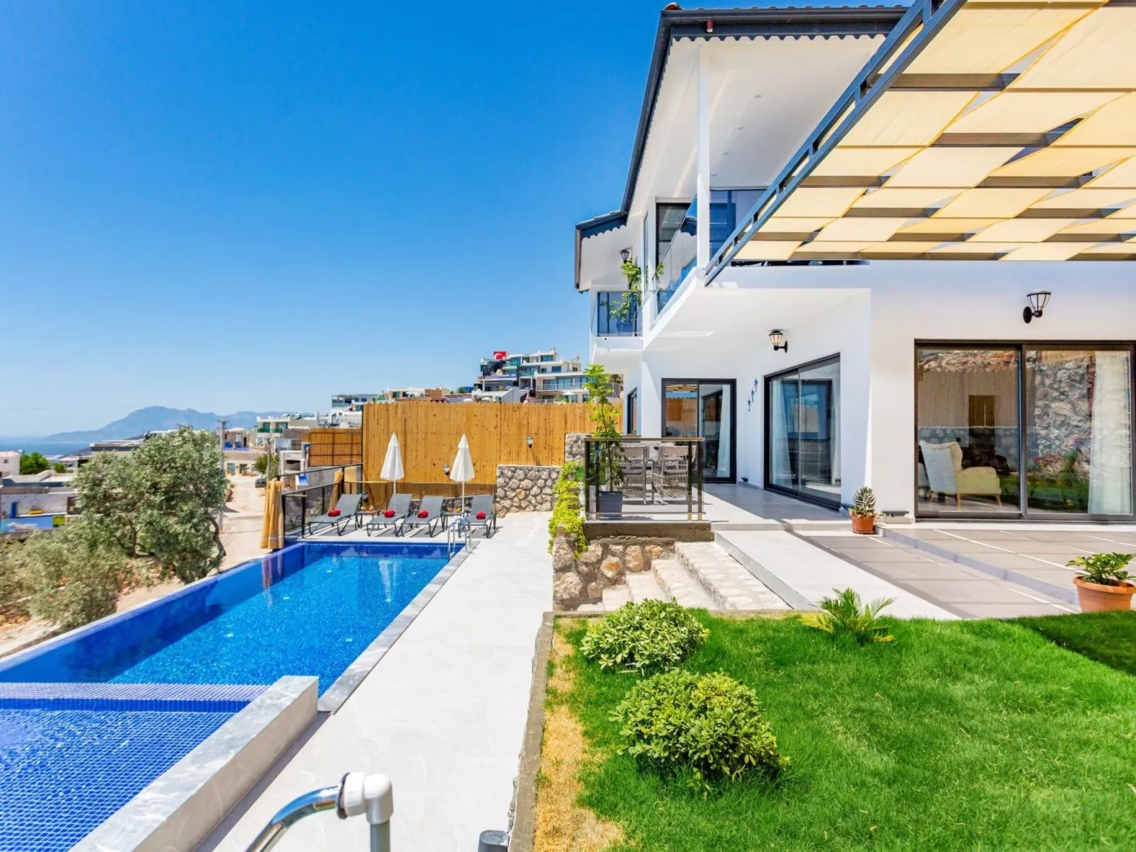 Villa Bajon mit Infinitypool und Meerblick - Dehors