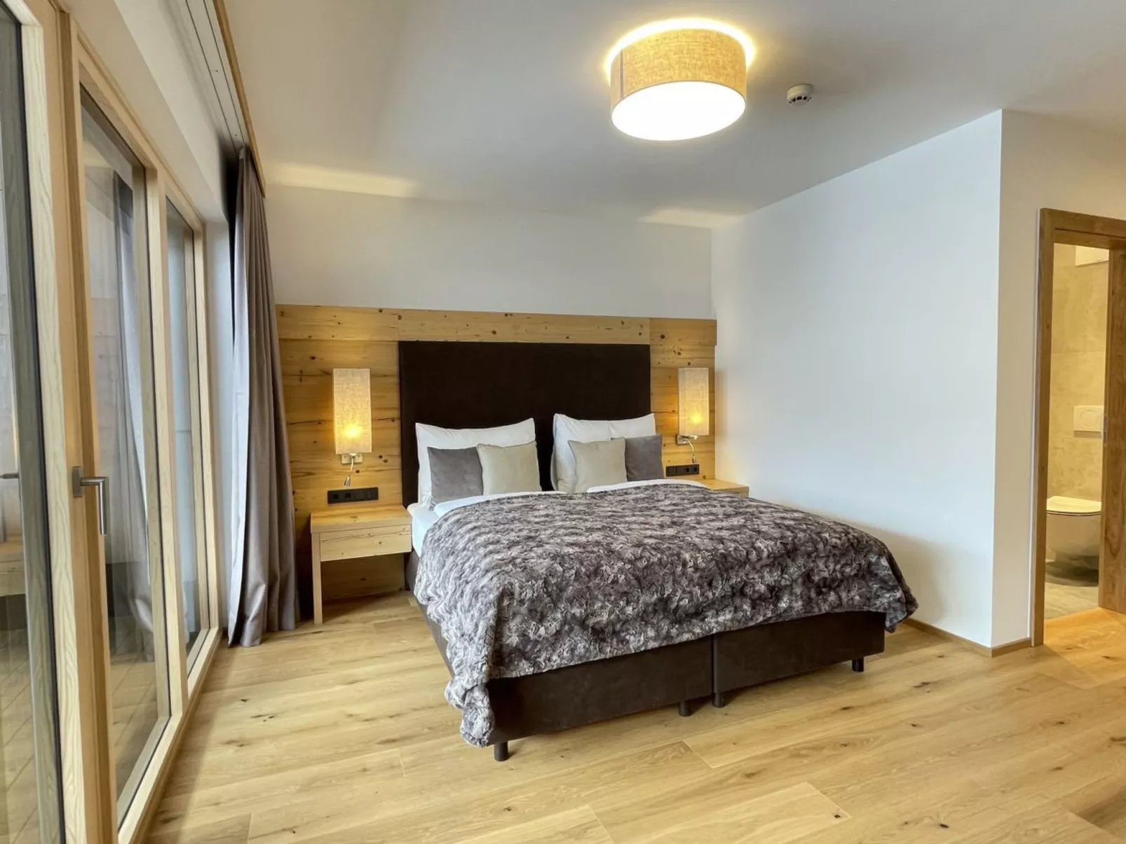 3_SPA - Poolside Superior 726 - Inside