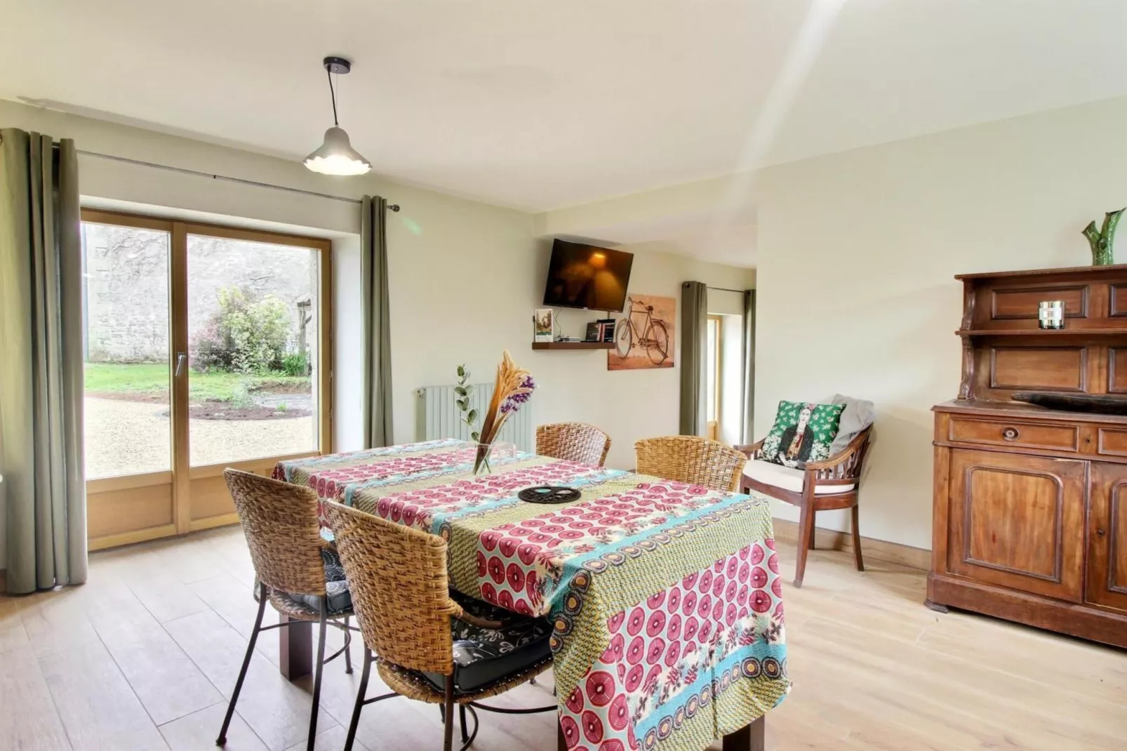 Joli Gite de vacances à Neulliac - Dining room
