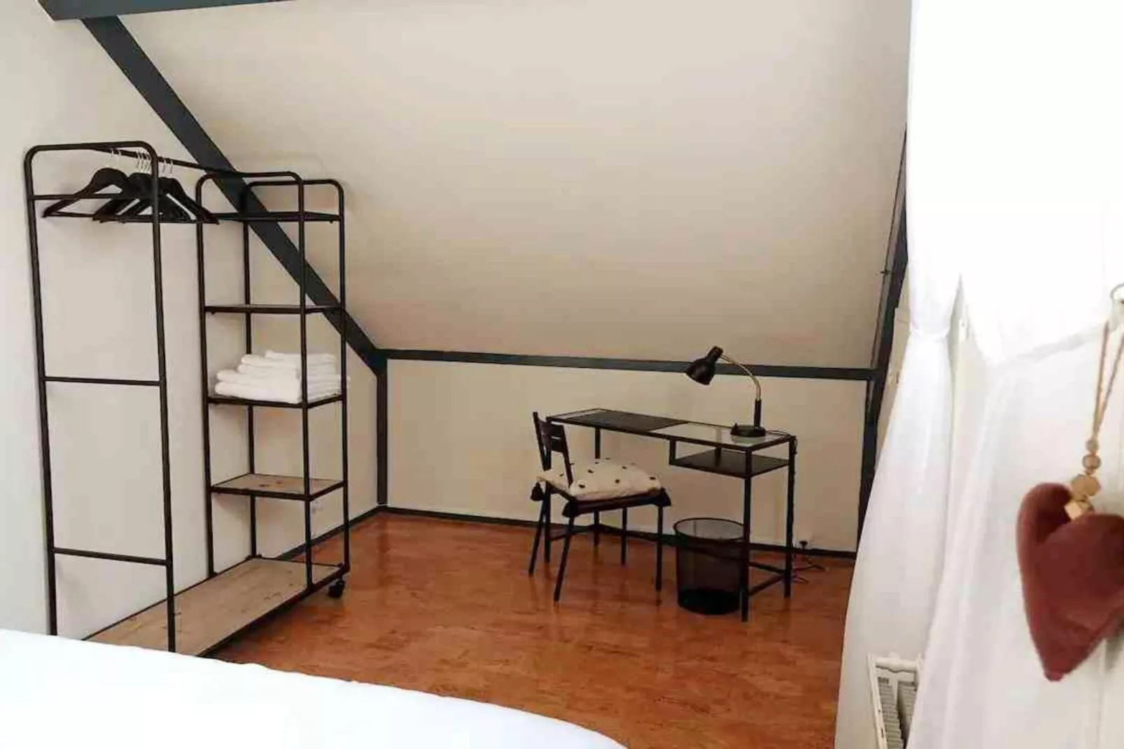 6 - Person Forest Pet & Family Bungalow - Schlafzimmer