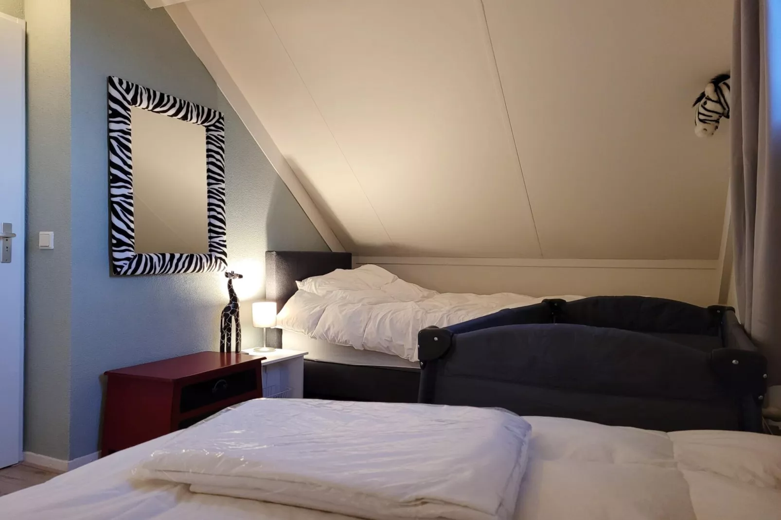 6 - Person Forest Pet & Family Bungalow - Schlafzimmer