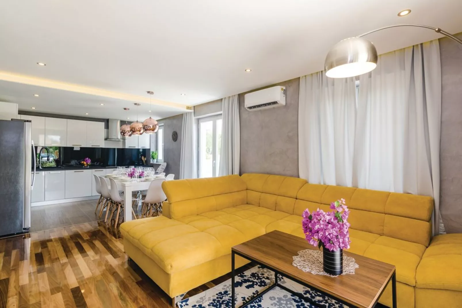 HOLIDAY HOUSE STONE BLISS - Living room