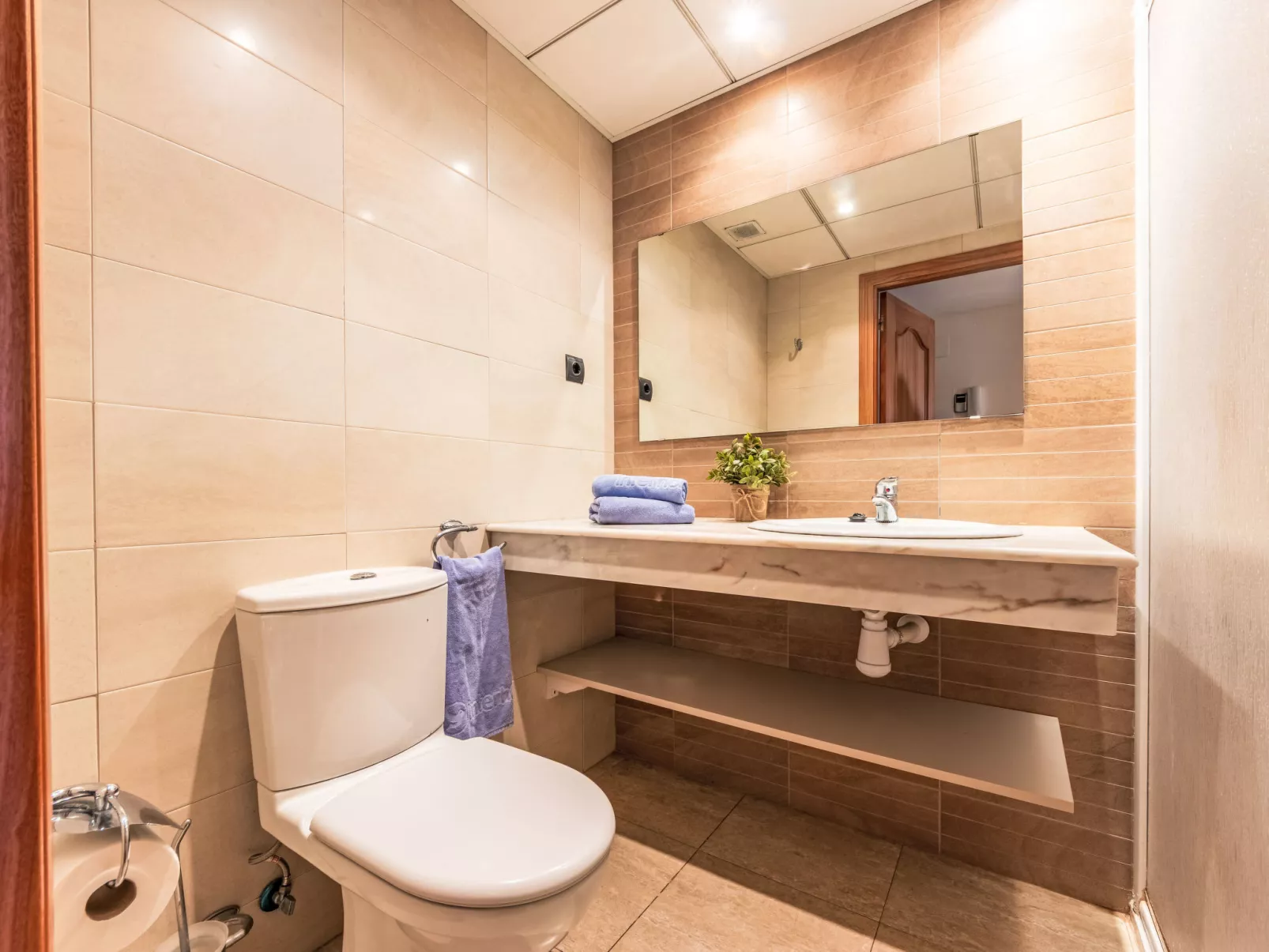 Golden Beach - Inside