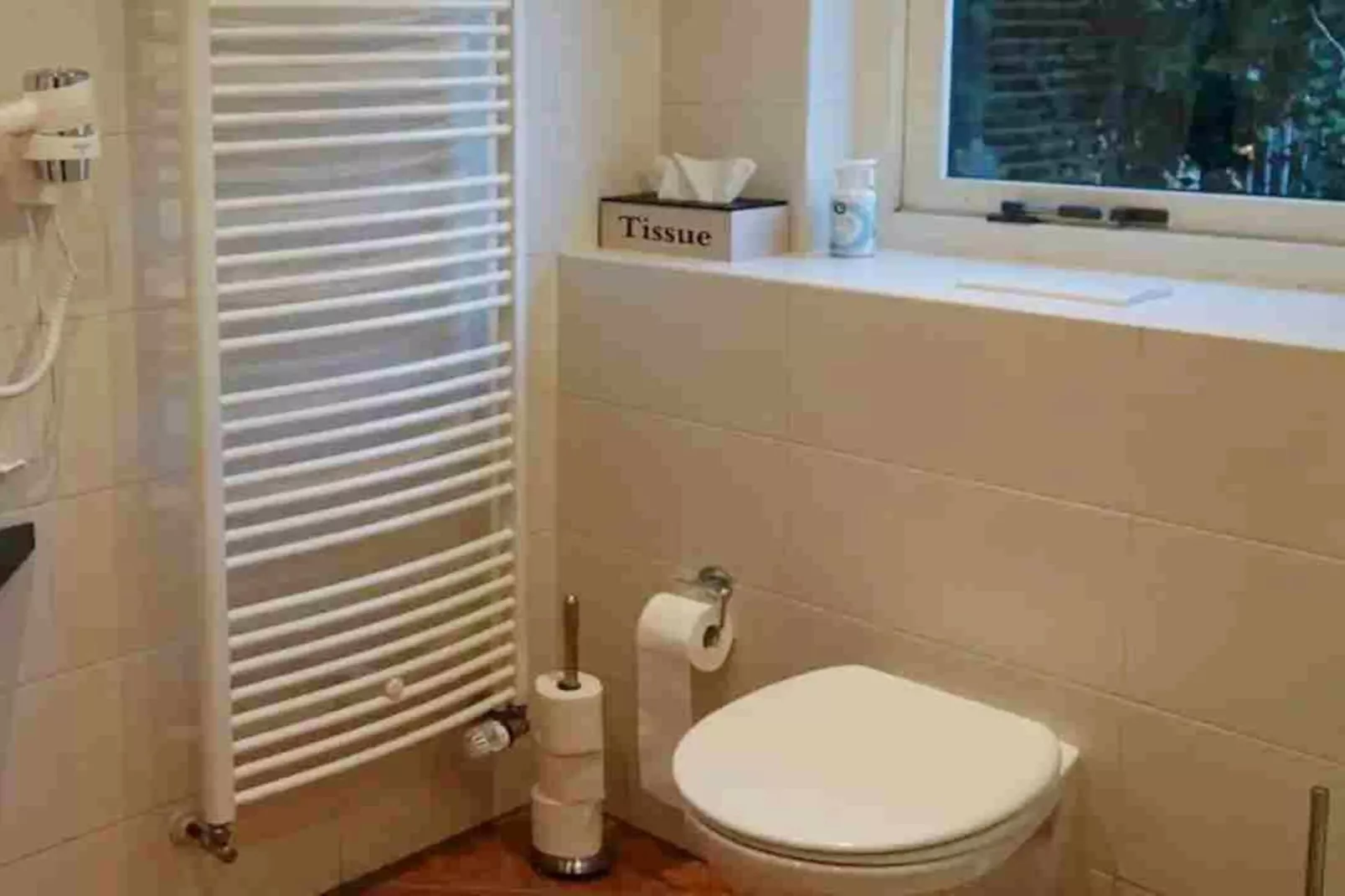 6 - Person Forest Pet & Family Bungalow - Badezimmer