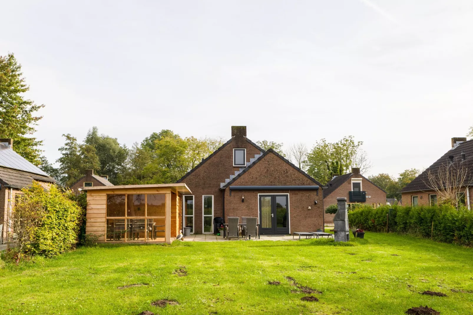 6 - Person Forest Pet & Family Bungalow - Außenbereich Sommer