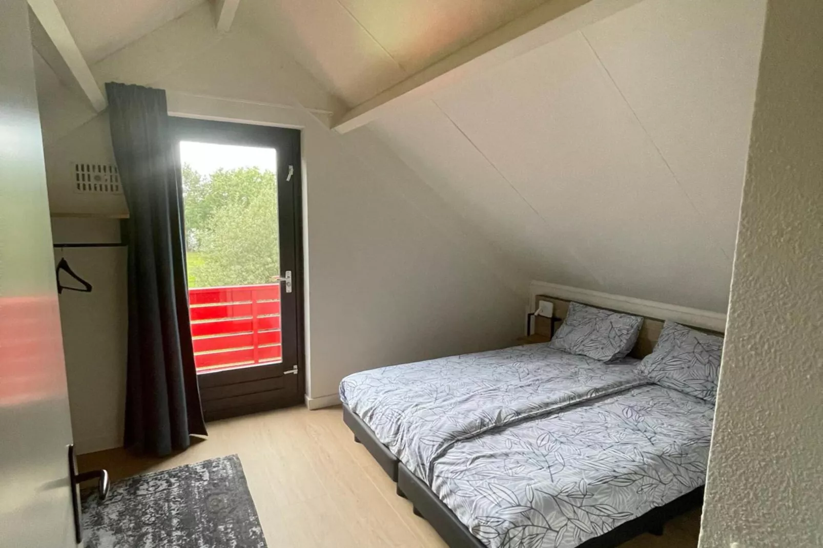 6 - Persons Lakeside Bungalow (copy) - Bedroom