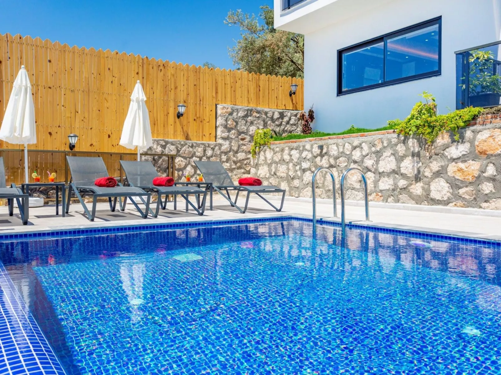 Villa Bajon mit Infinitypool und Meerblick - Dehors