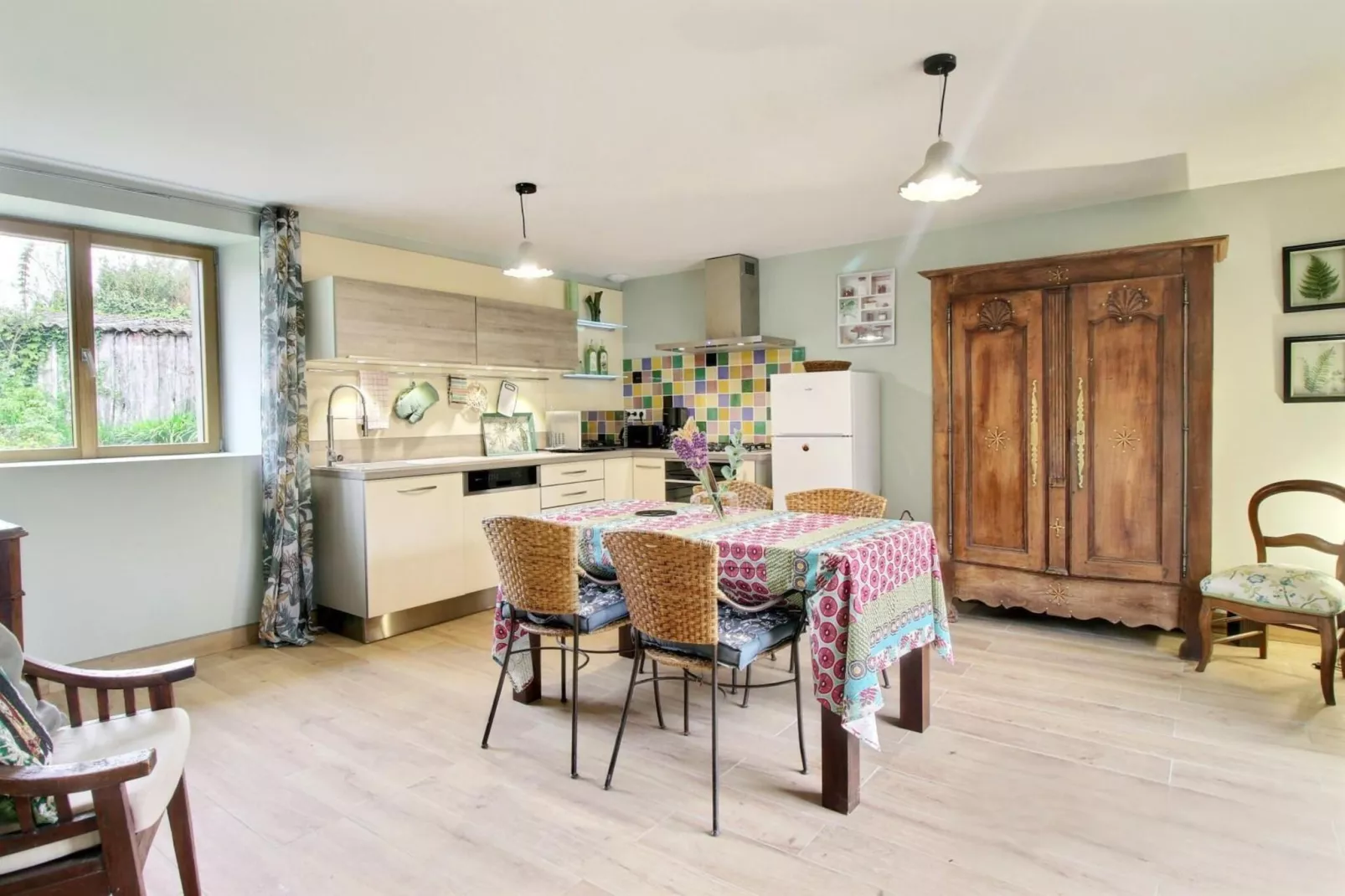 Joli Gite de vacances à Neulliac - Dining room