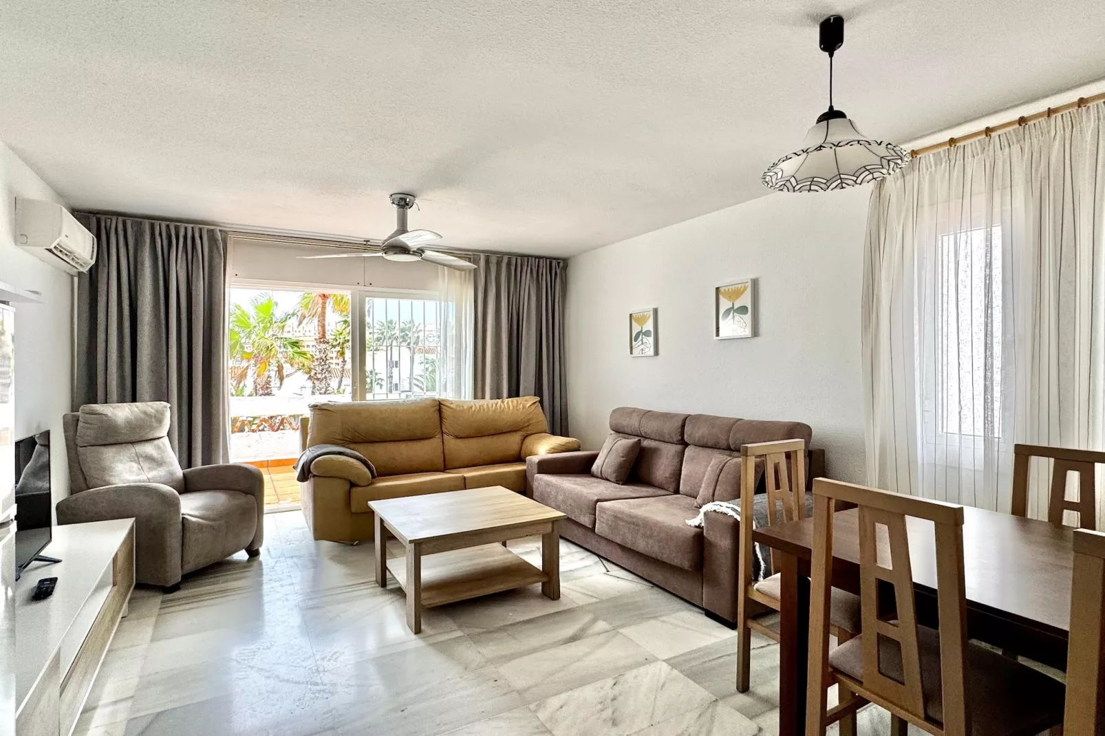 Golf Center 13 1-24 - Wohnzimmer