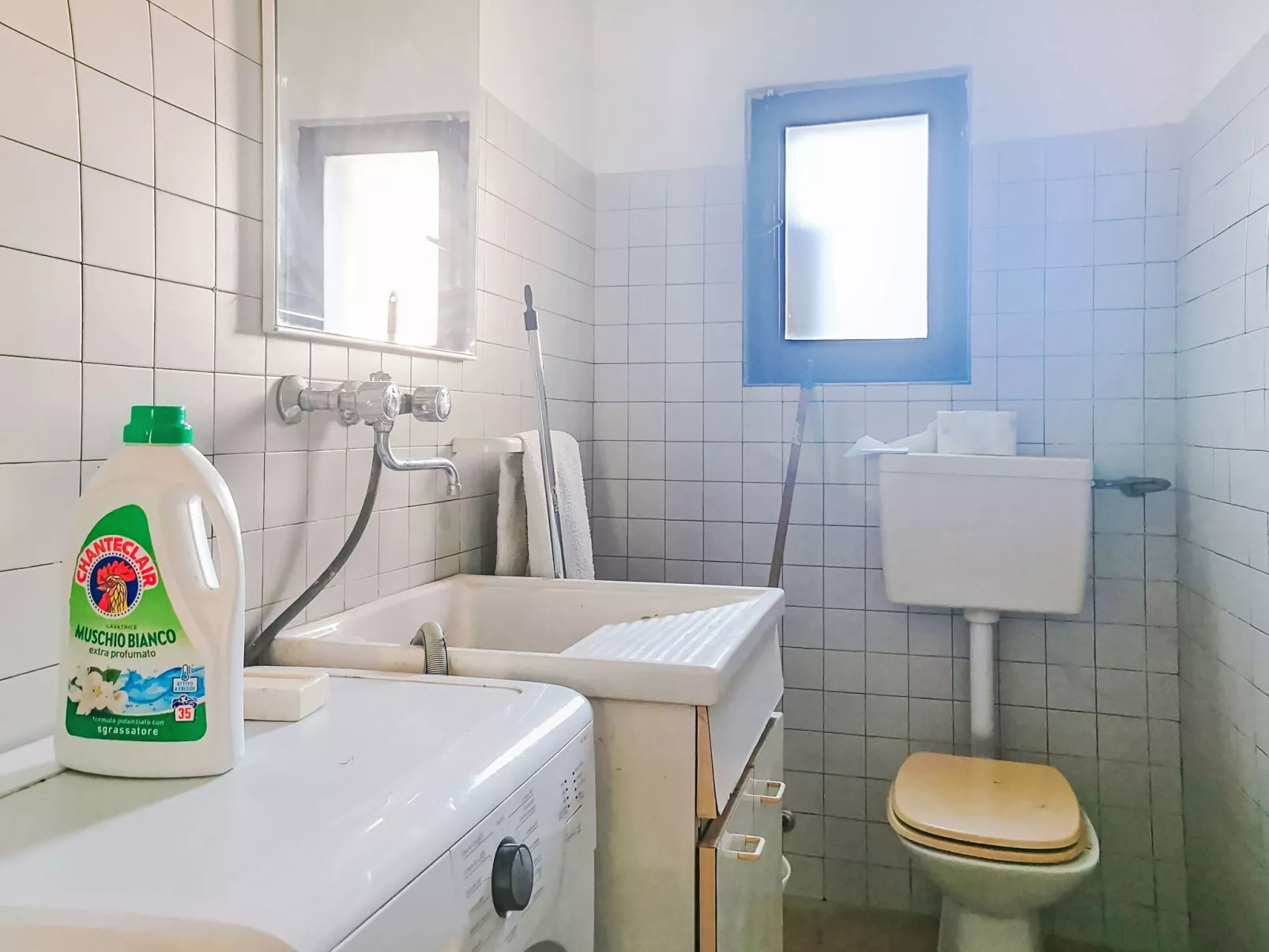 Velia's House - Drinnen