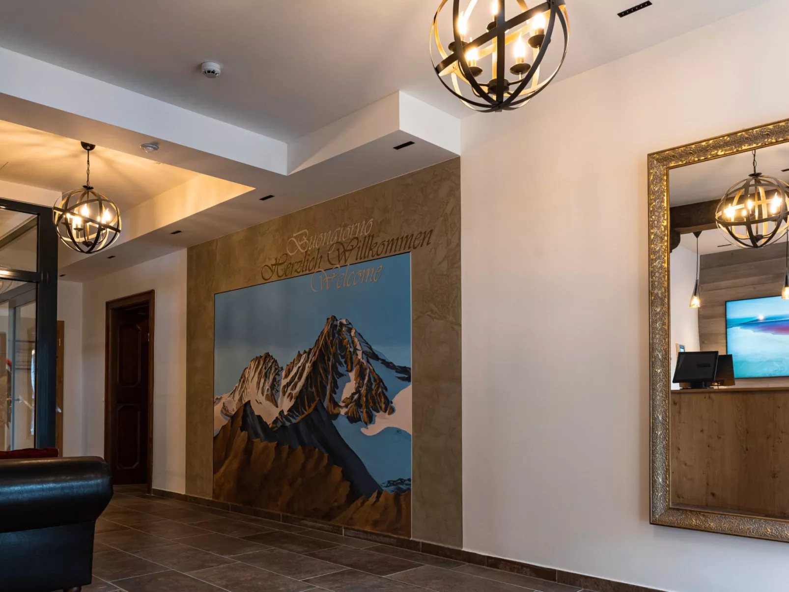 3_SPA - Poolside Superior 726 - Inside