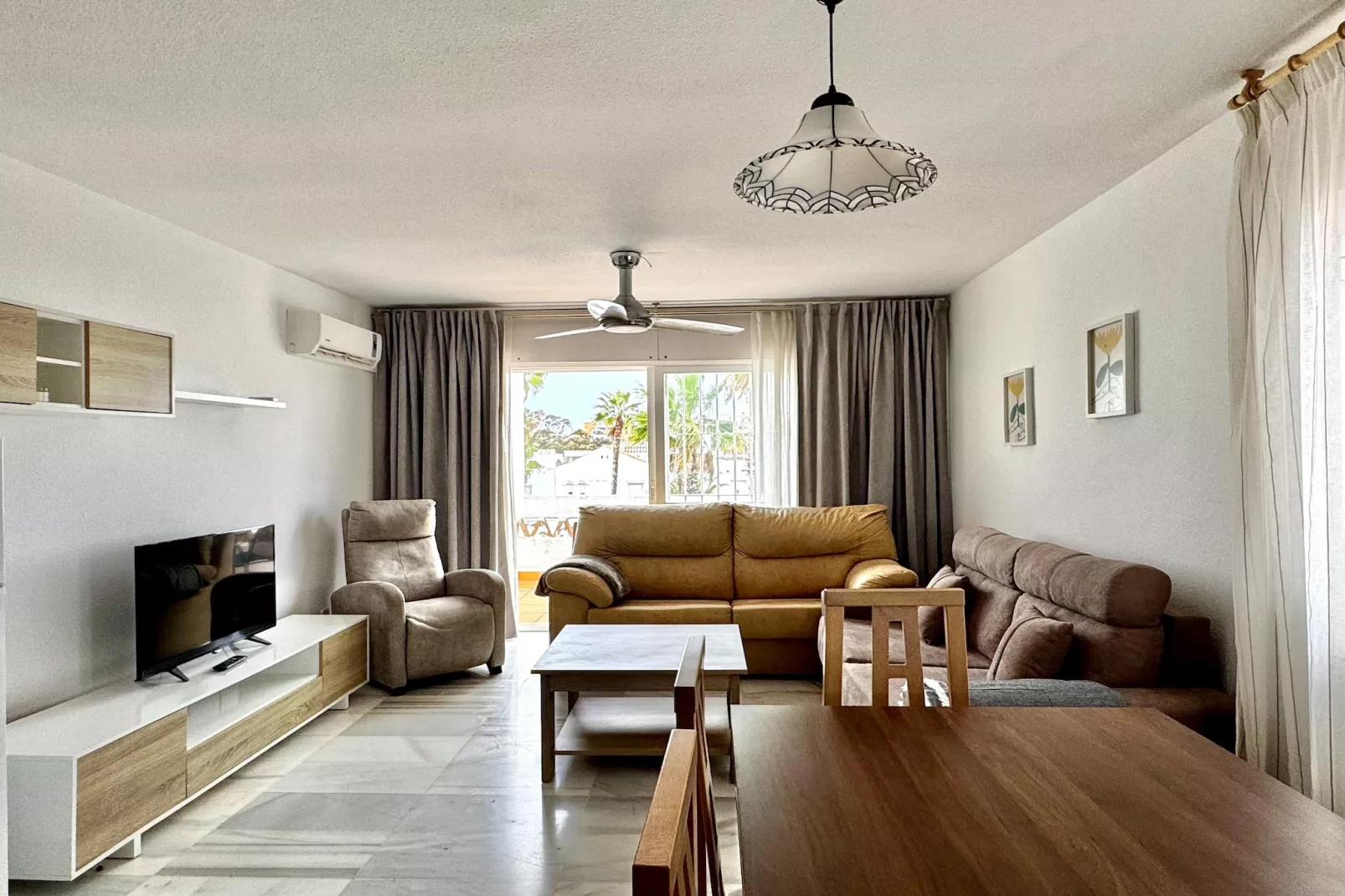 Golf Center 13 1-24 - Wohnzimmer