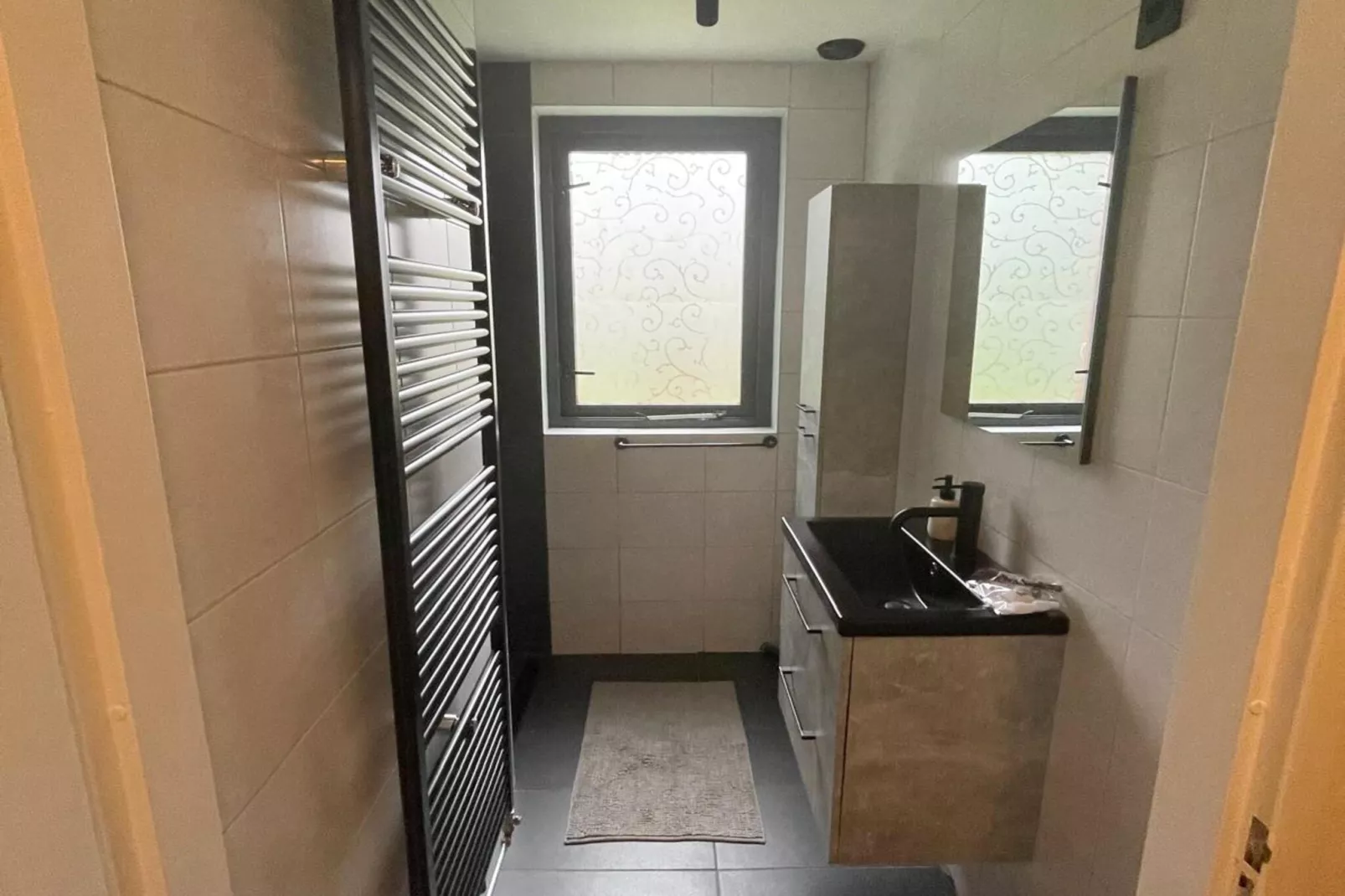 6 - Persons Lakeside Bungalow (copy) - Bathroom