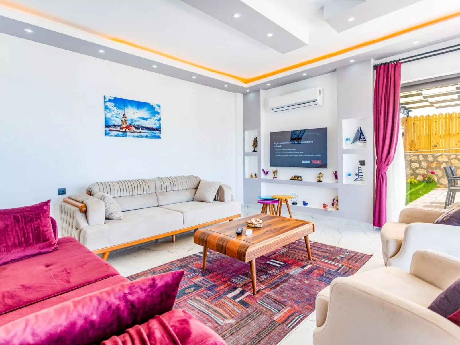 Villa Bajon mit Infinitypool und Meerblick - Drinnen