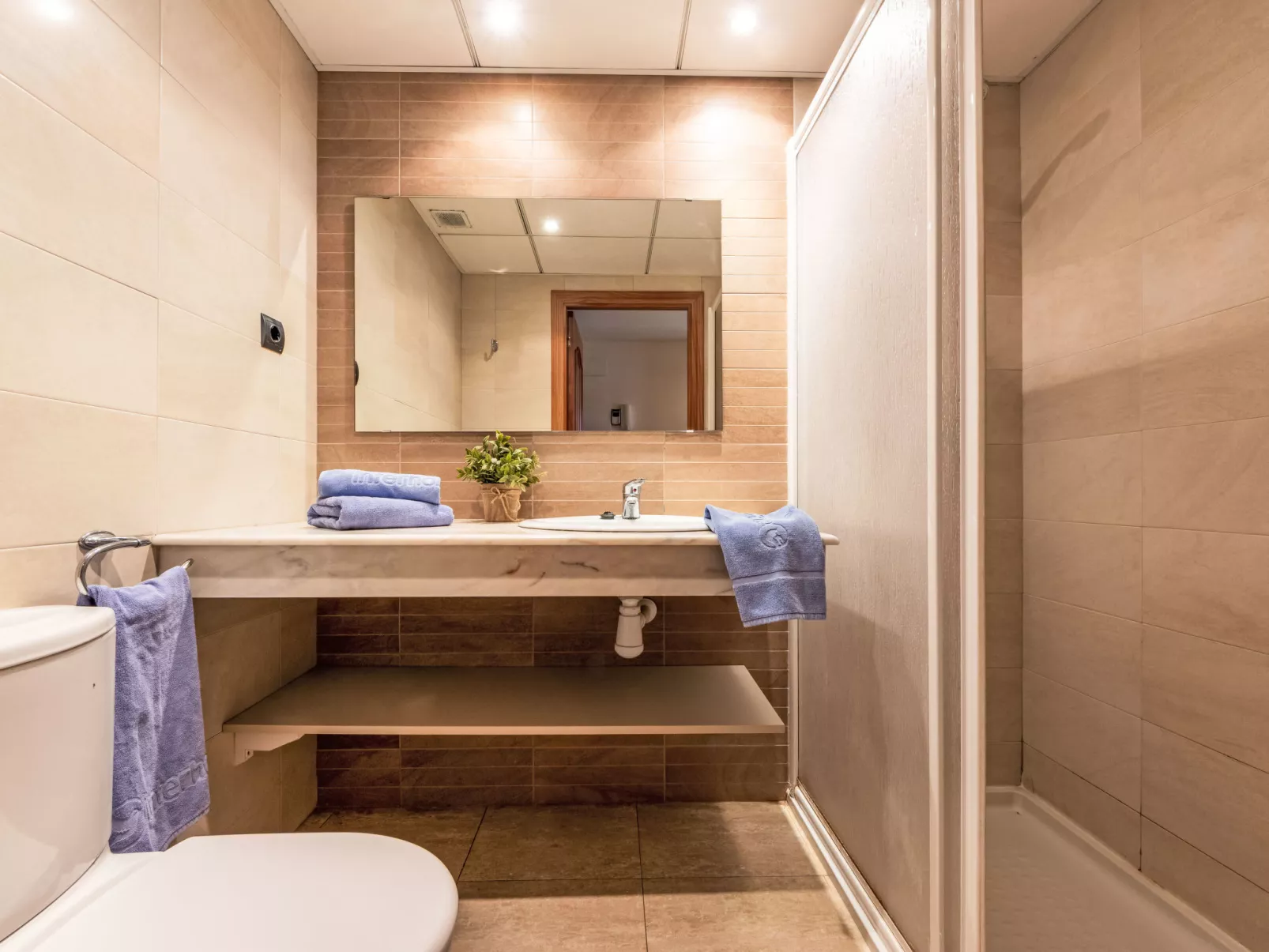 Golden Beach - Inside