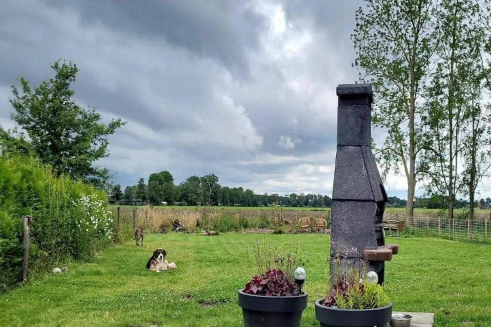 6 - Person Forest Pet & Family Bungalow - Garten Sommer