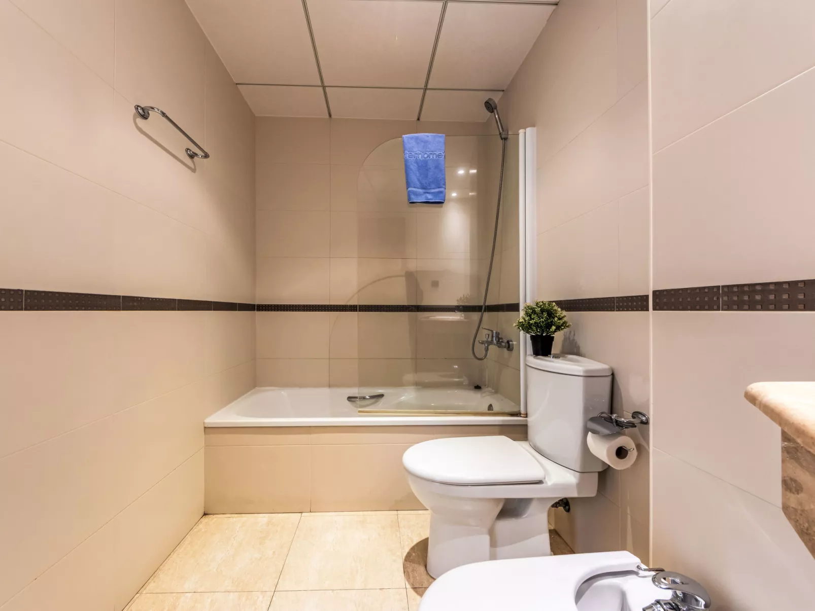 Golden Beach - Inside