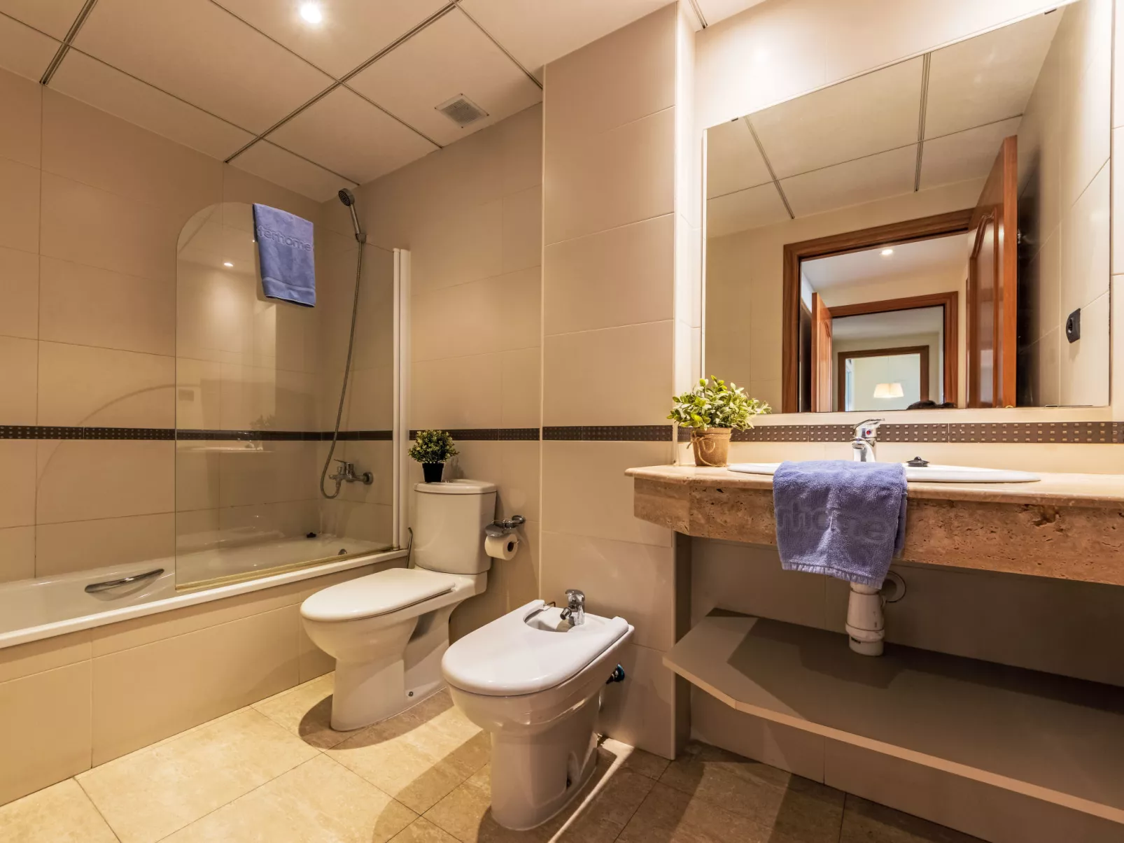 Golden Beach - Inside