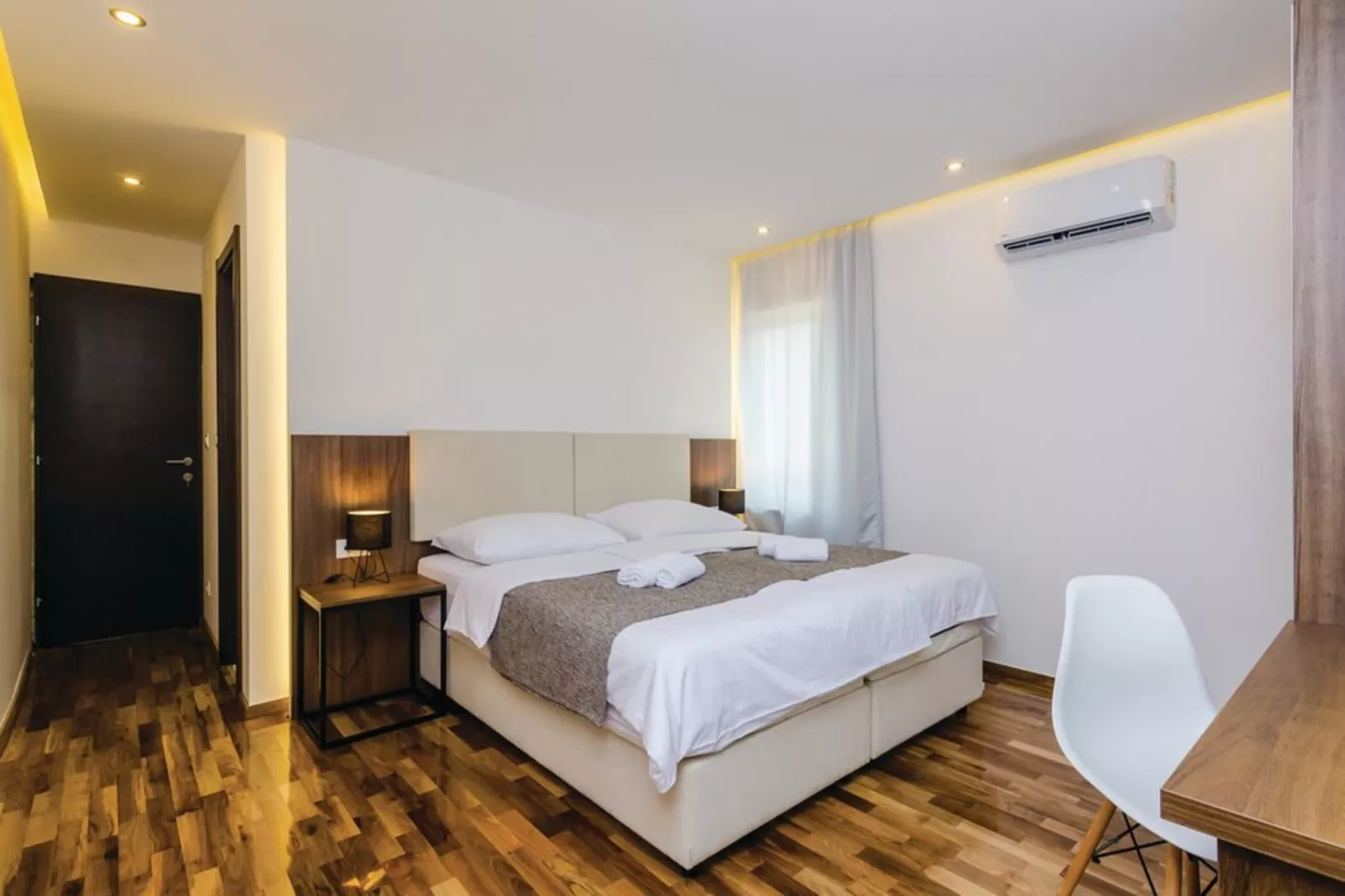 HOLIDAY HOUSE STONE BLISS - Bedroom