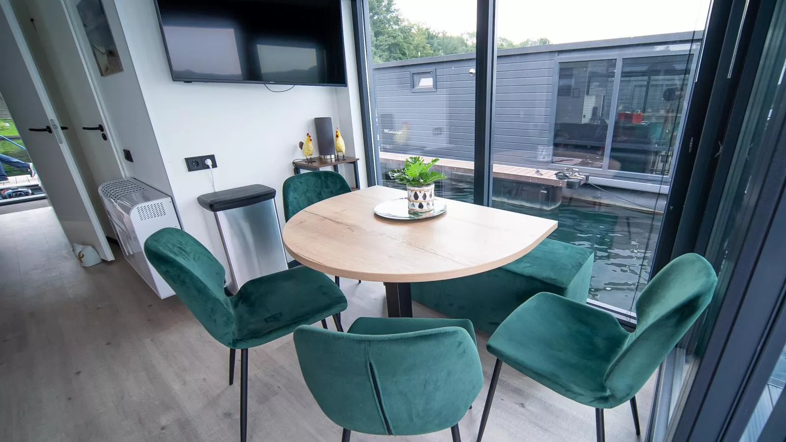 Floating in Limburg - rooftop-Dining room