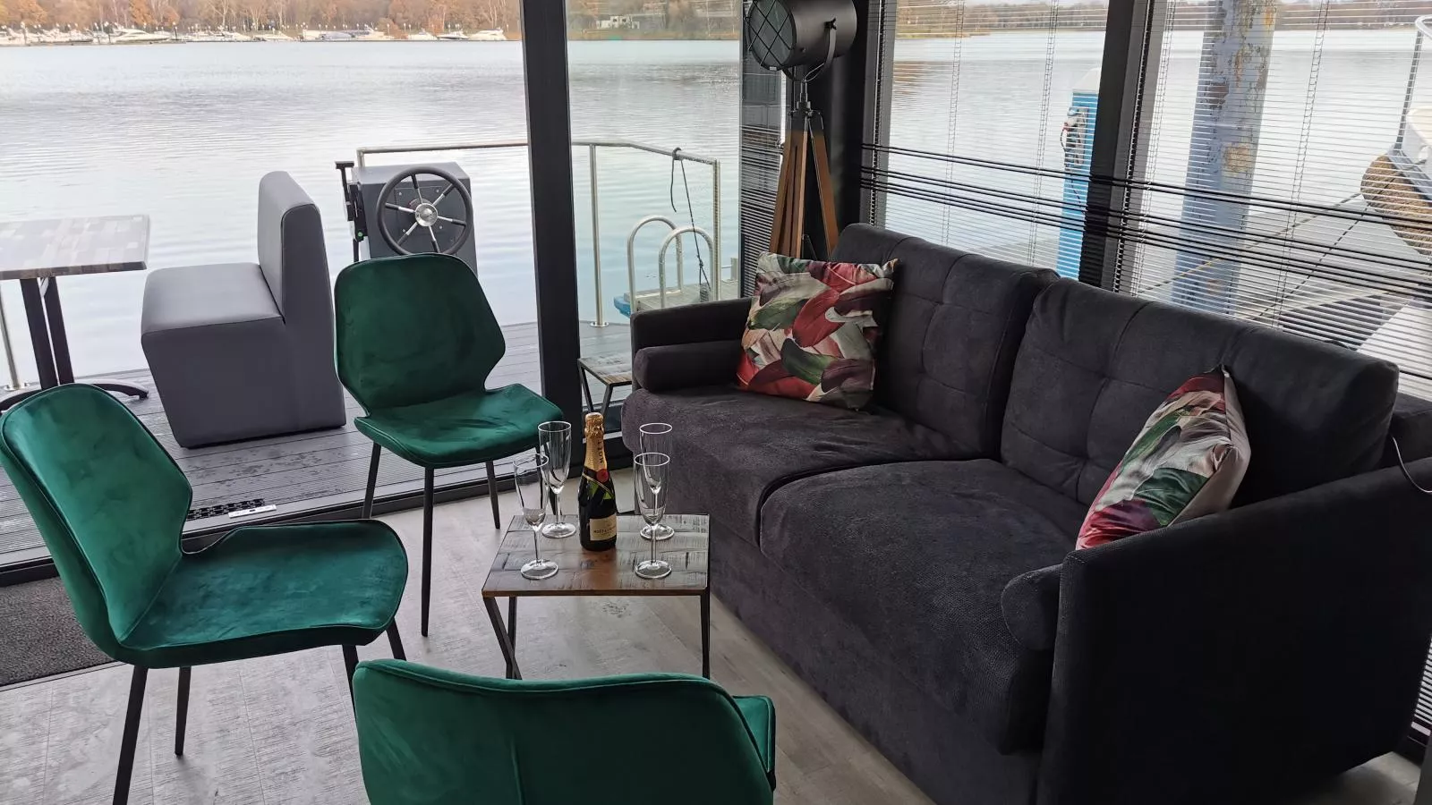 Floating in Limburg-Living room