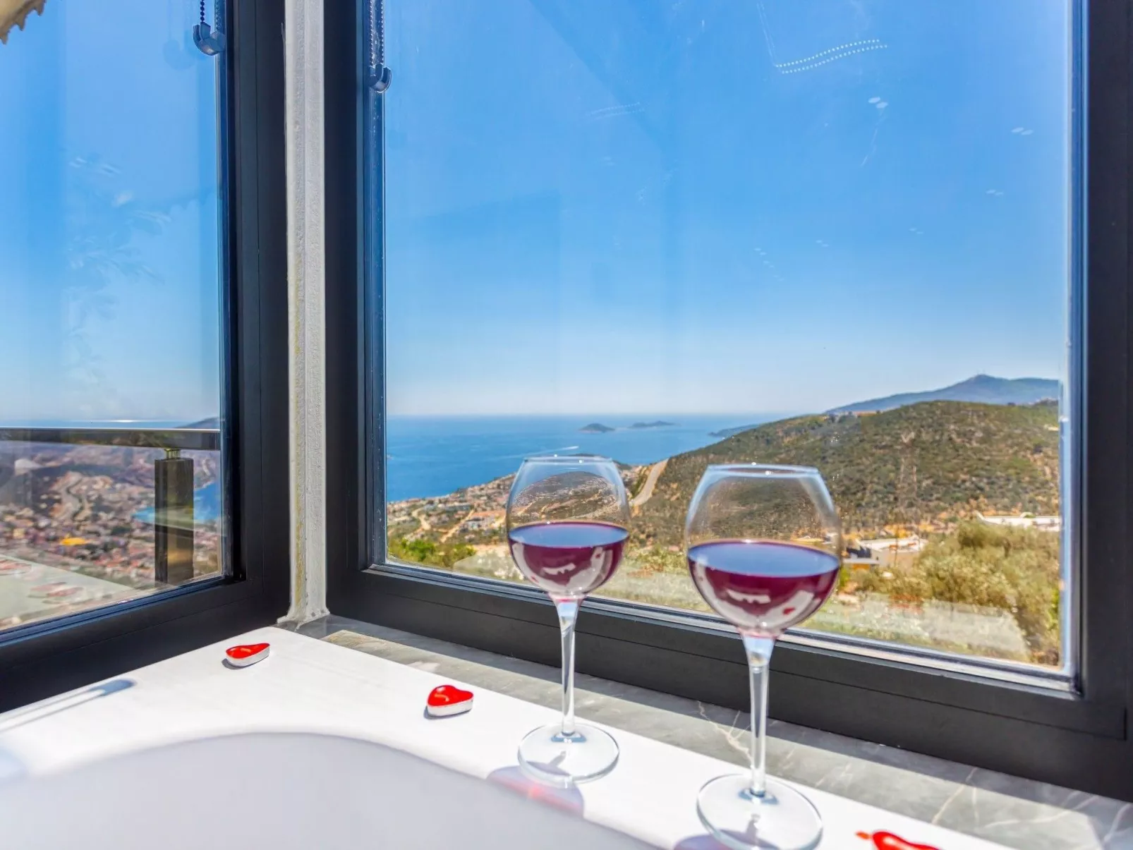 Villa Bajon mit Infinitypool und Meerblick - Draußen