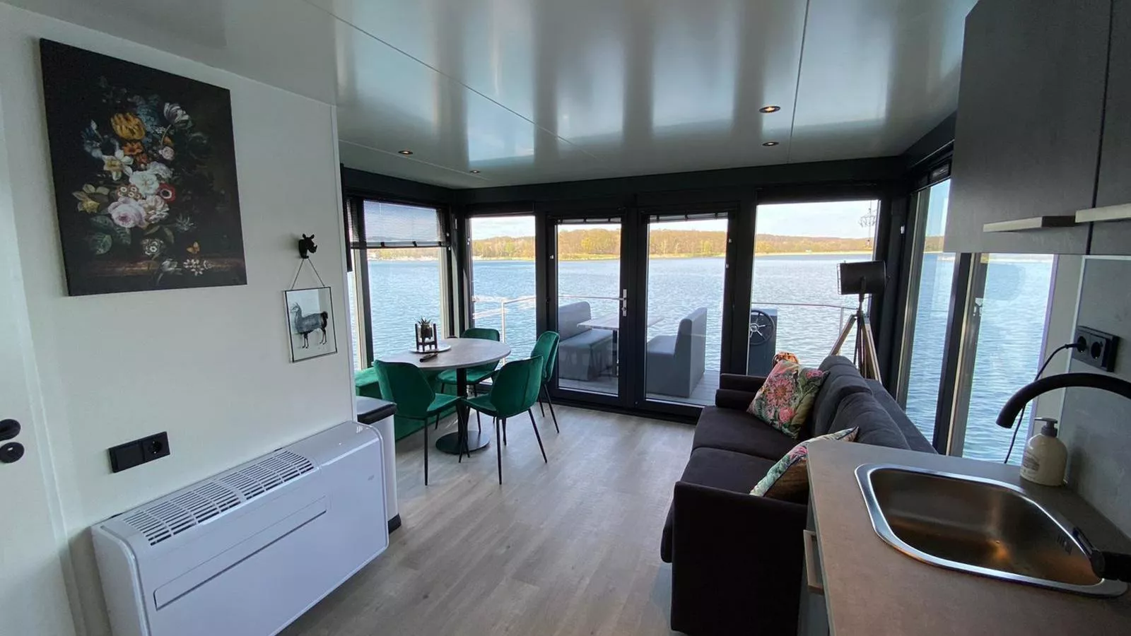 Floating in Limburg-Living room