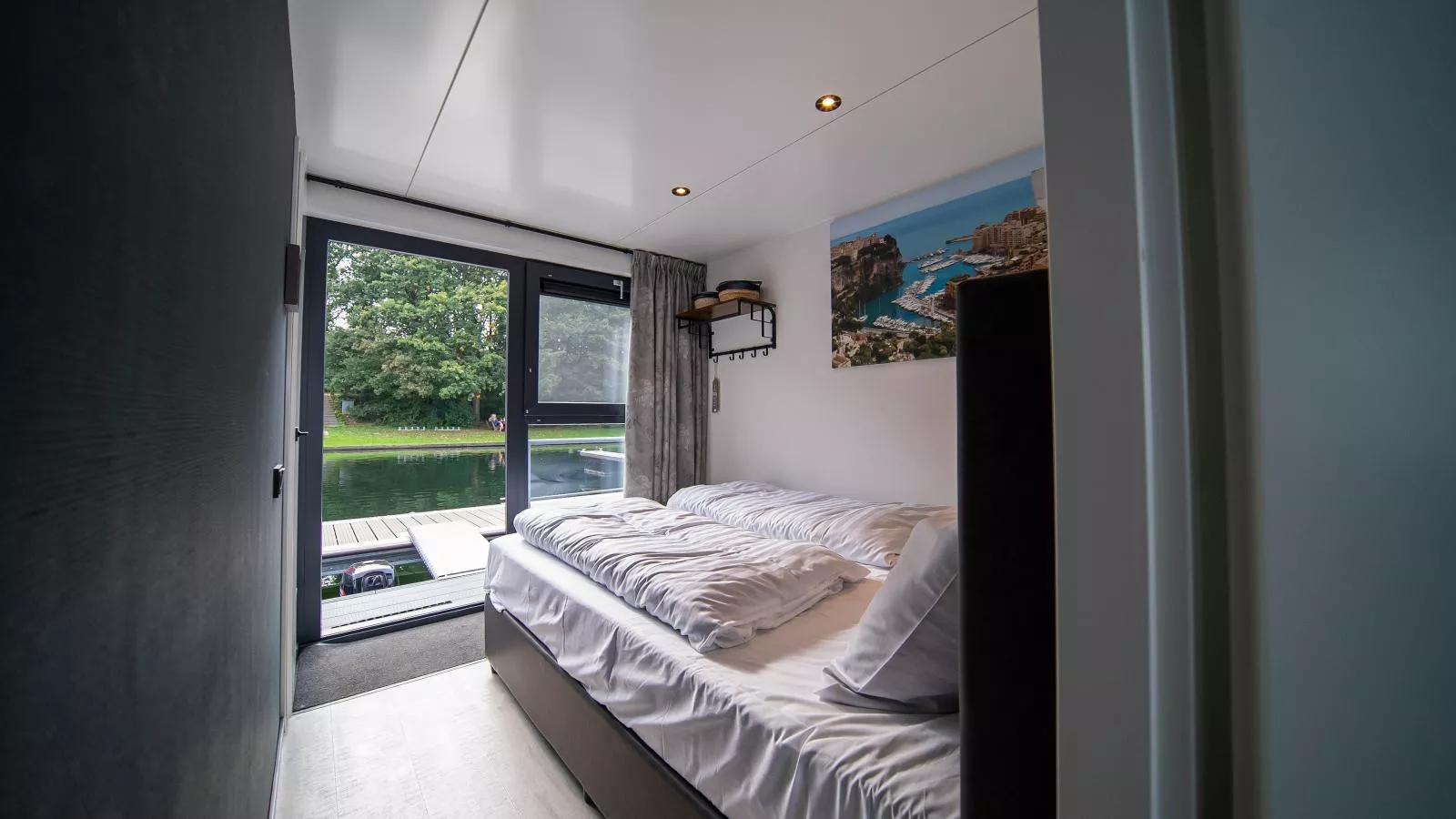 Floating in Limburg-Bedroom