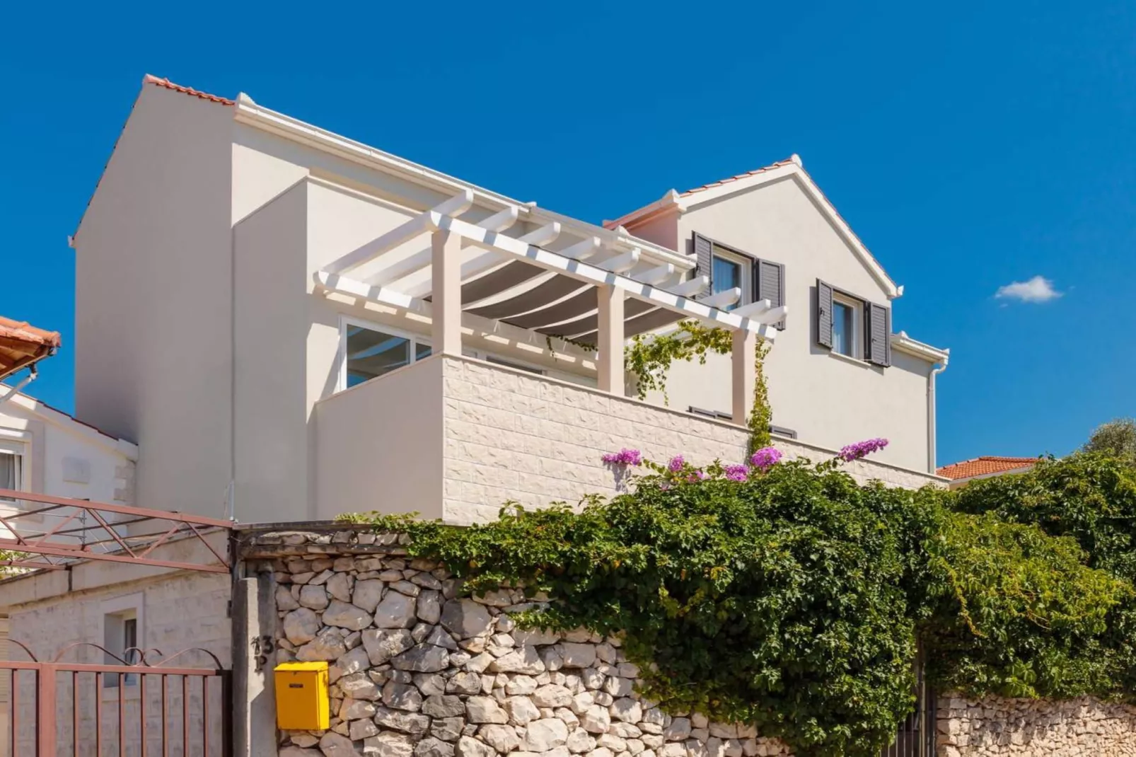 Apartment Oaza - Three Bedroom Apartment with Terrace and Sea View - Im Freien