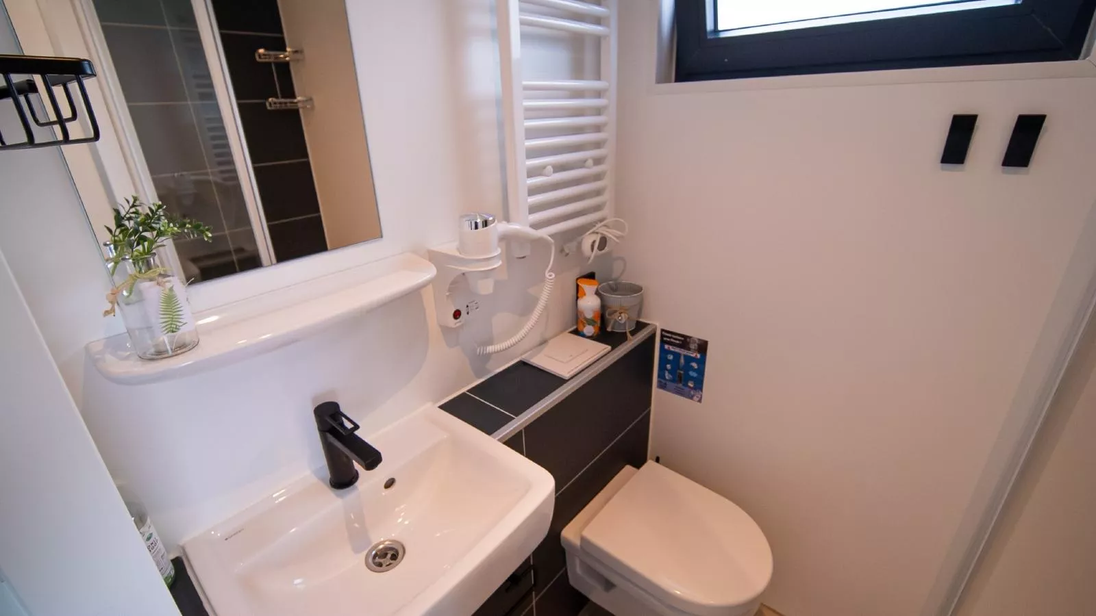Floating in Limburg-Bathroom