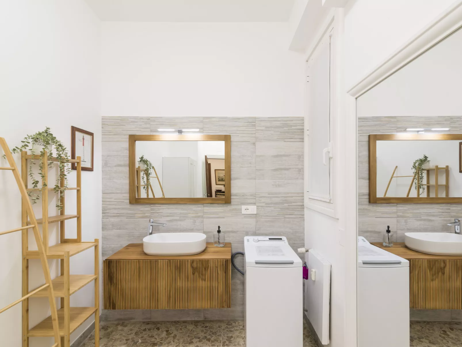 AMP Vatican Home - Inside